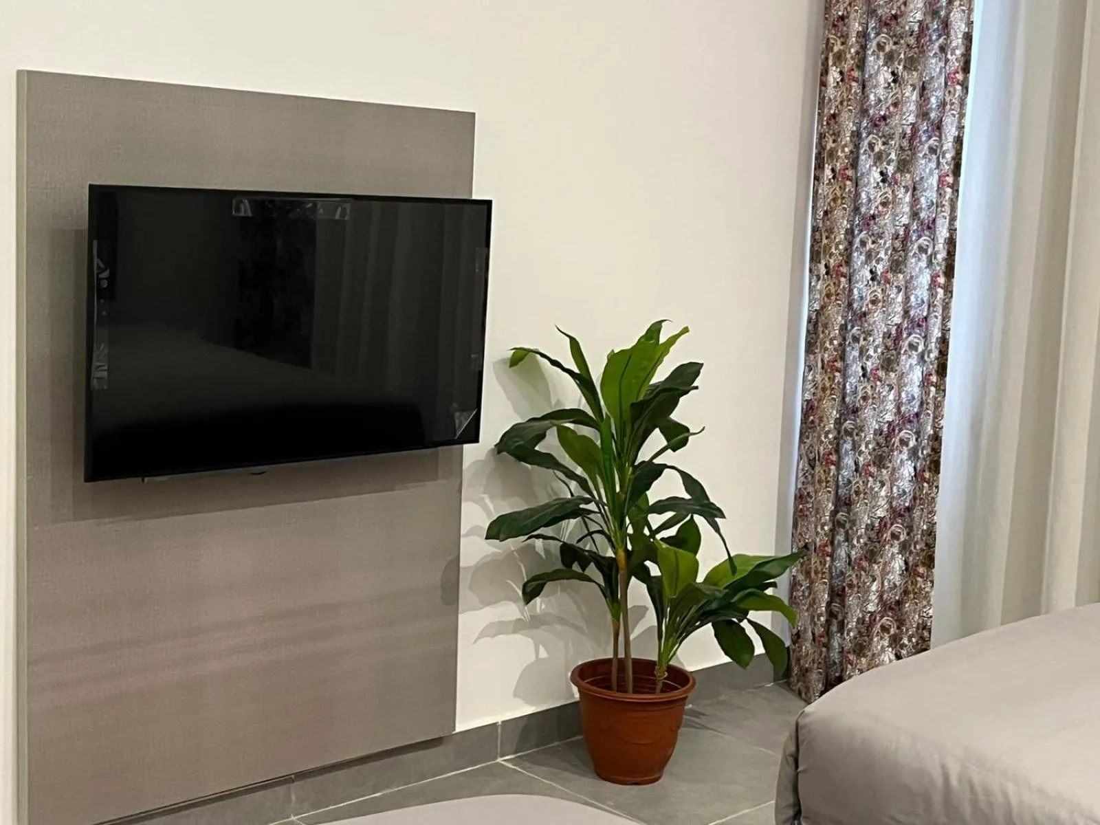 Golden Lake Marina Hotel