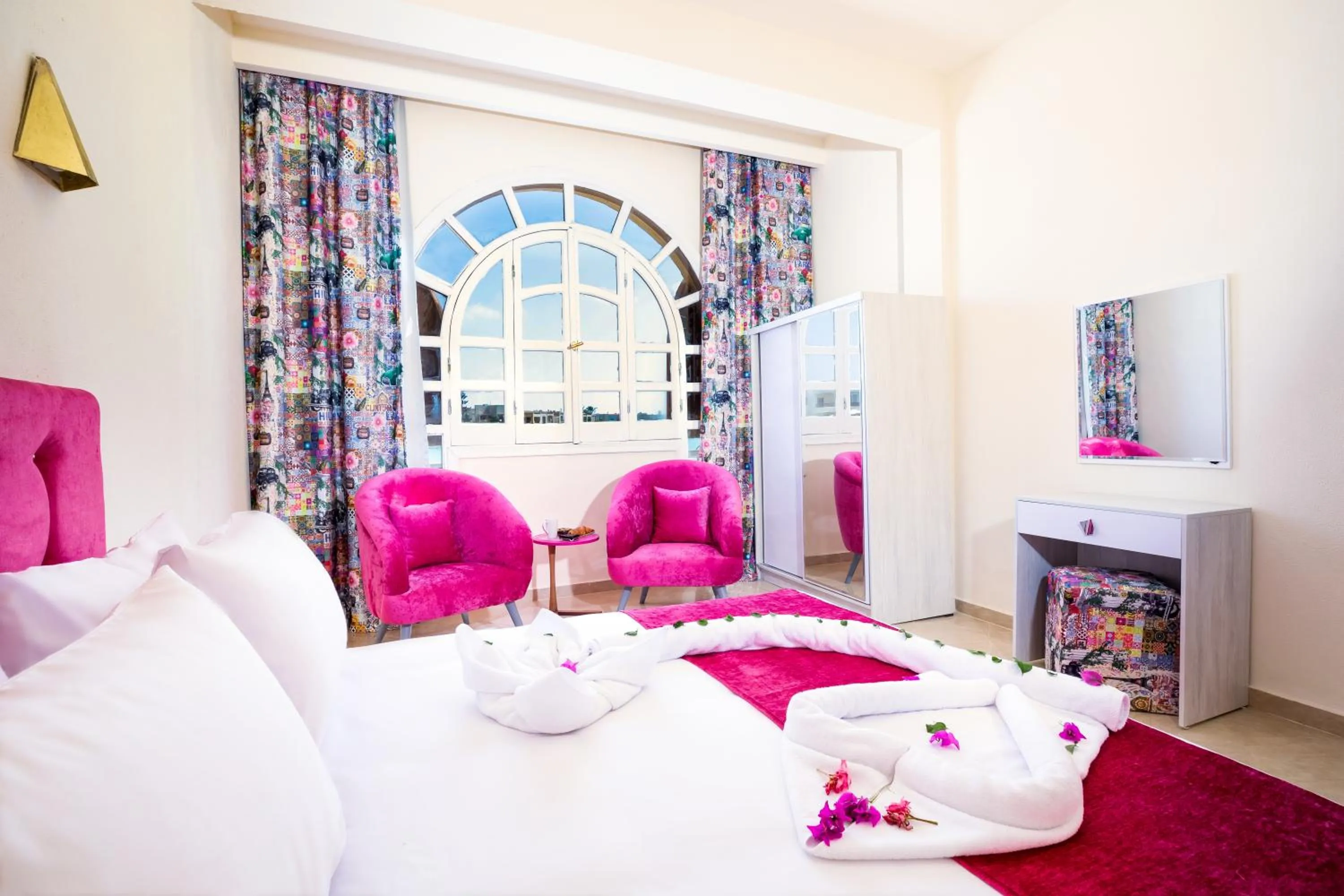 Golden Lake Marina Hotel