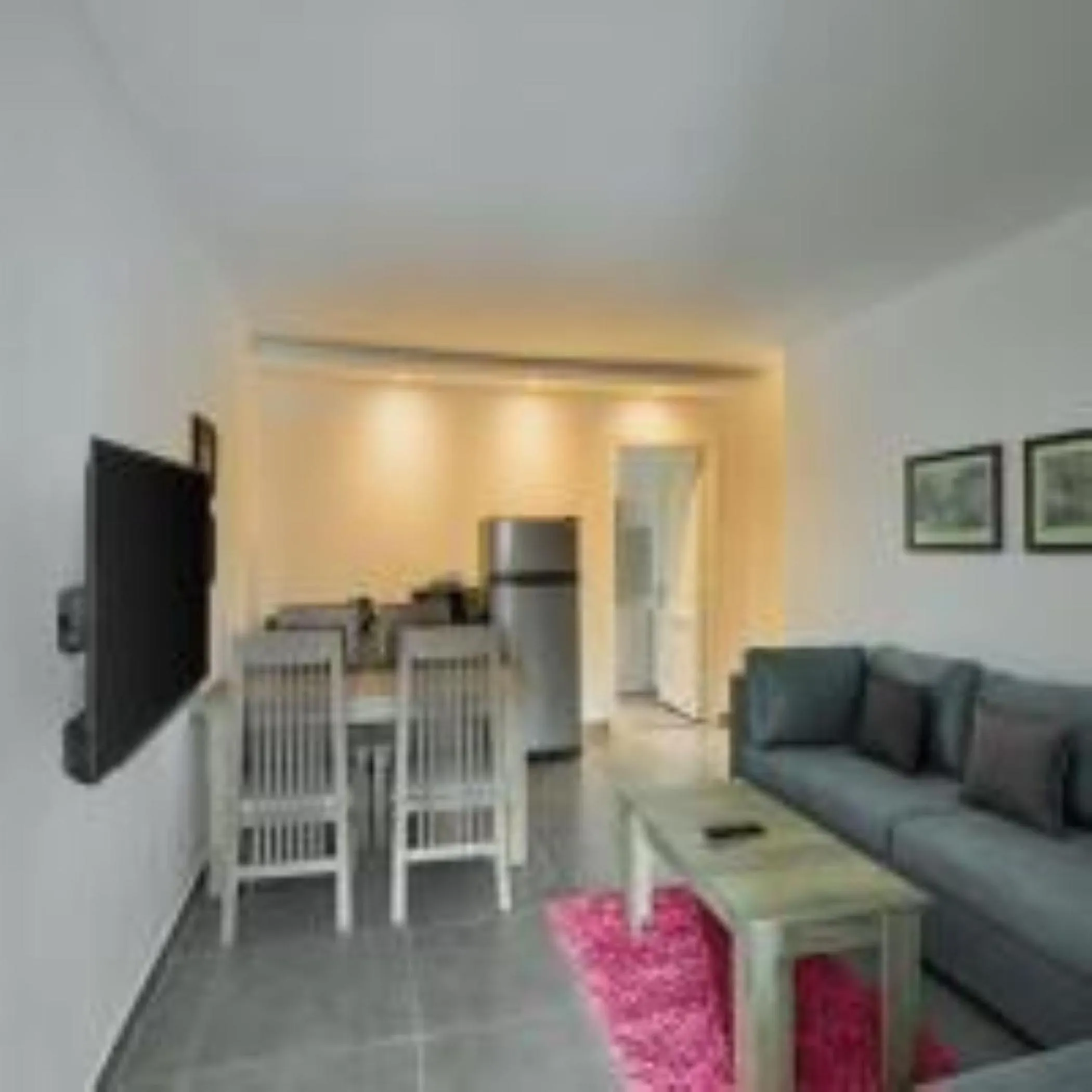 Golden Lake Marina Hotel