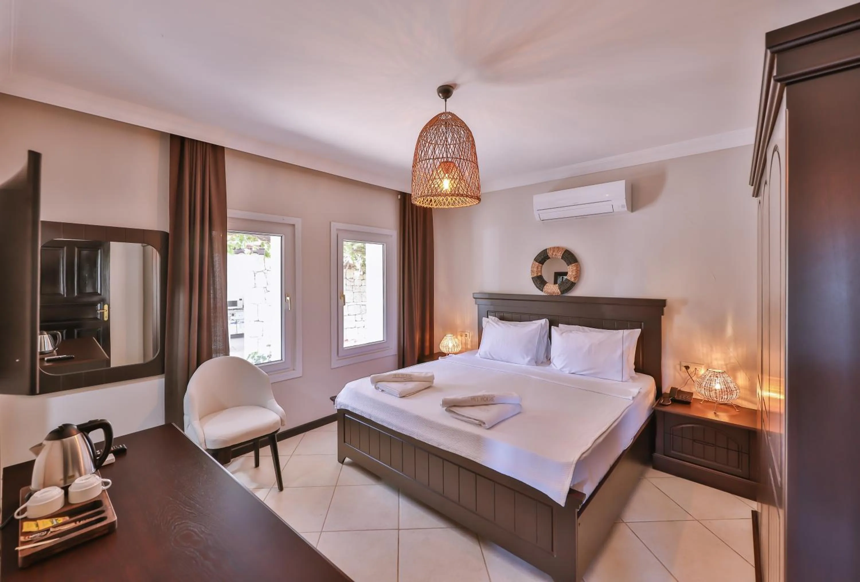 Photo of the whole room, Bed in Hill House Adult Only