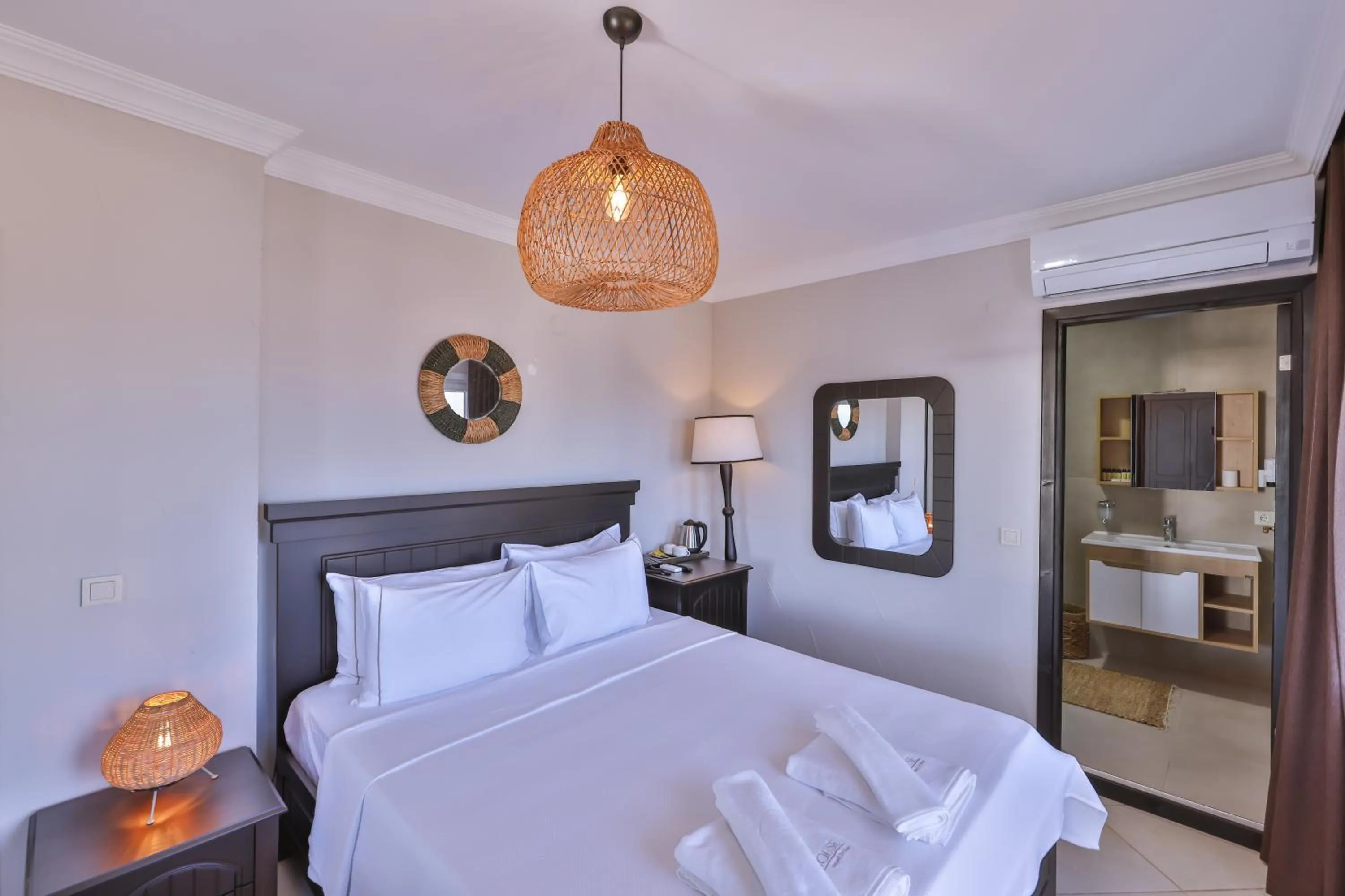 Photo of the whole room, Bed in Hill House Adult Only