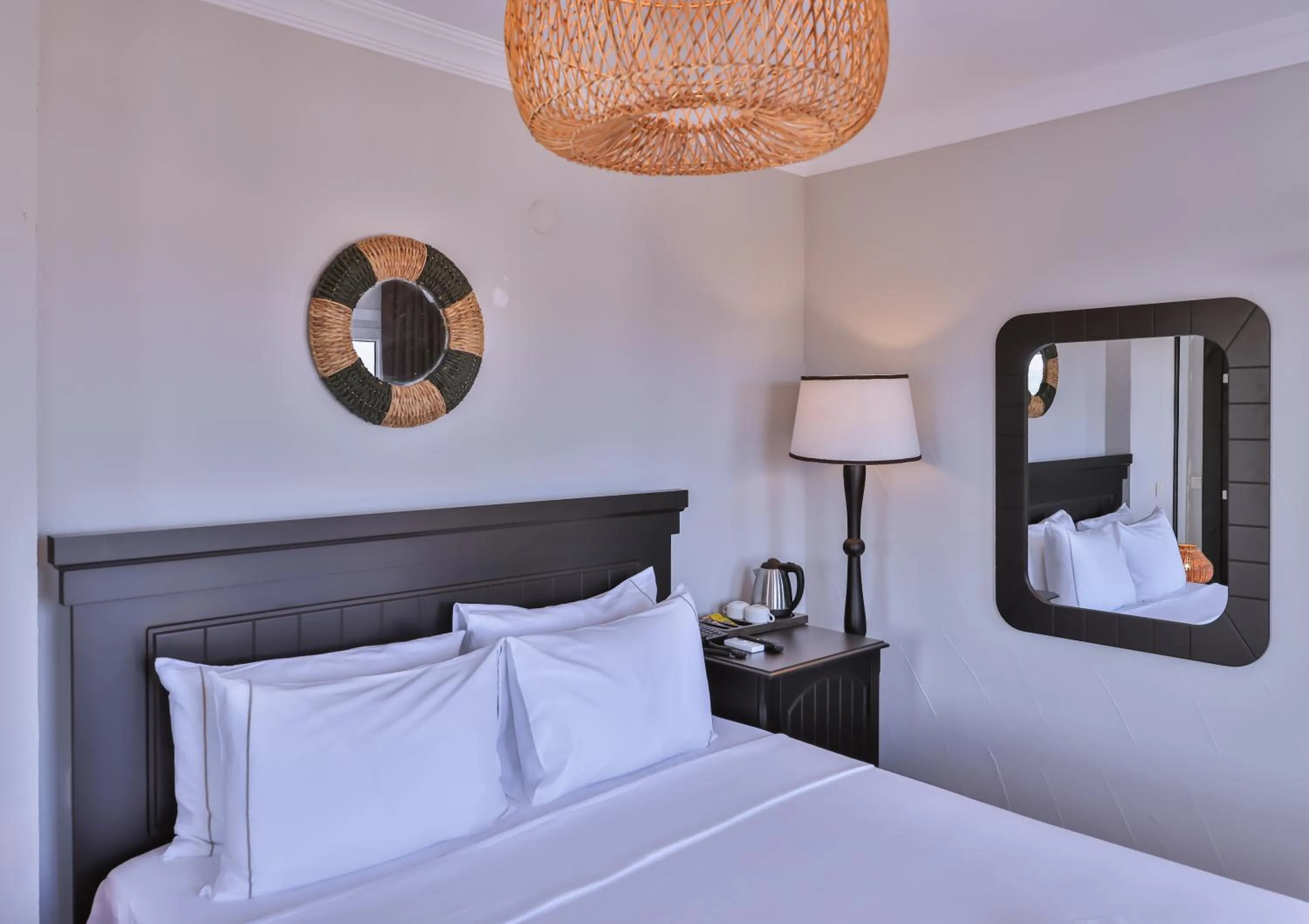 Photo of the whole room, Bed in Hill House Adult Only