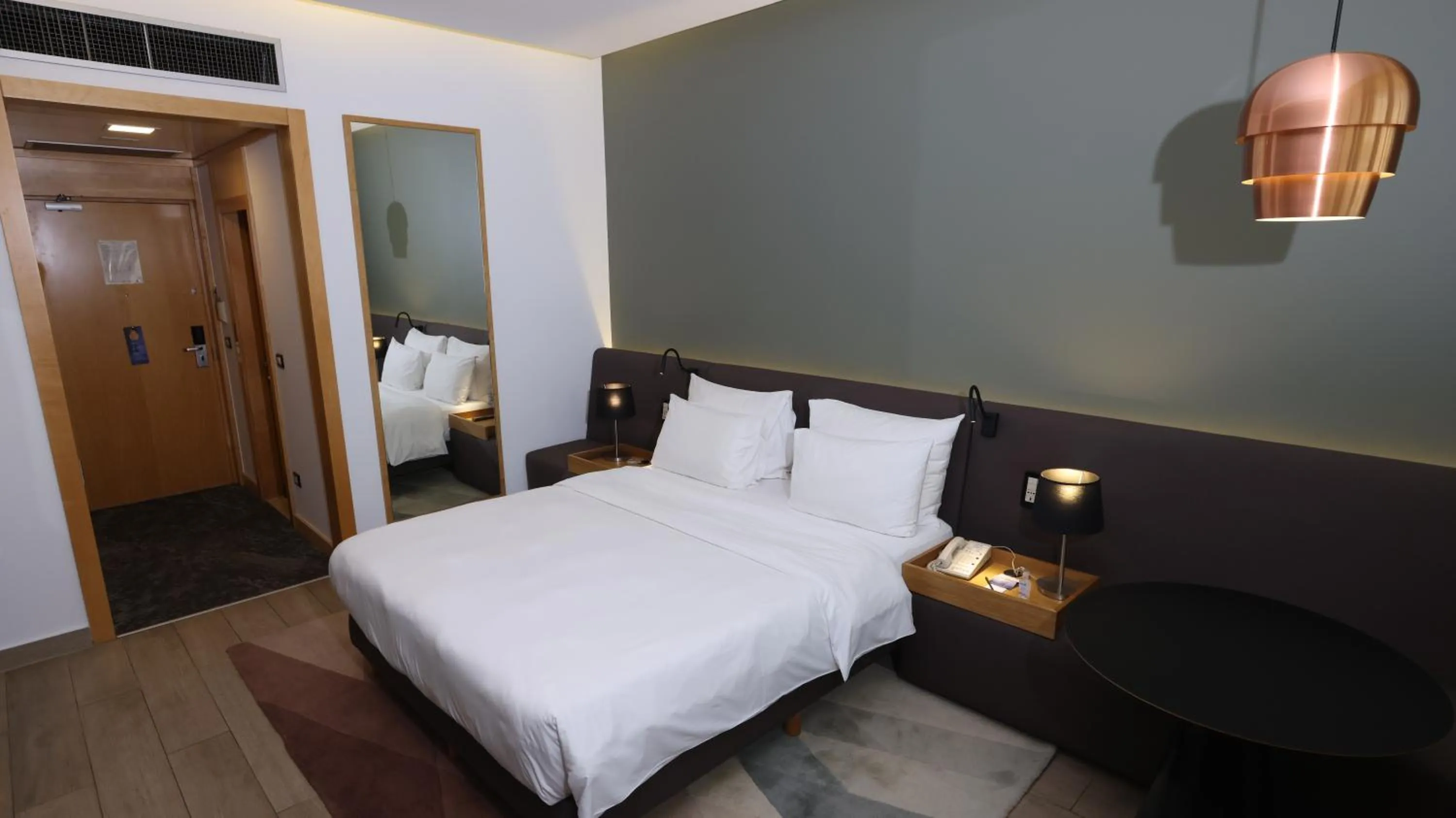 Bedroom, Bed in Radisson Blu Hotel, Beirut Verdun