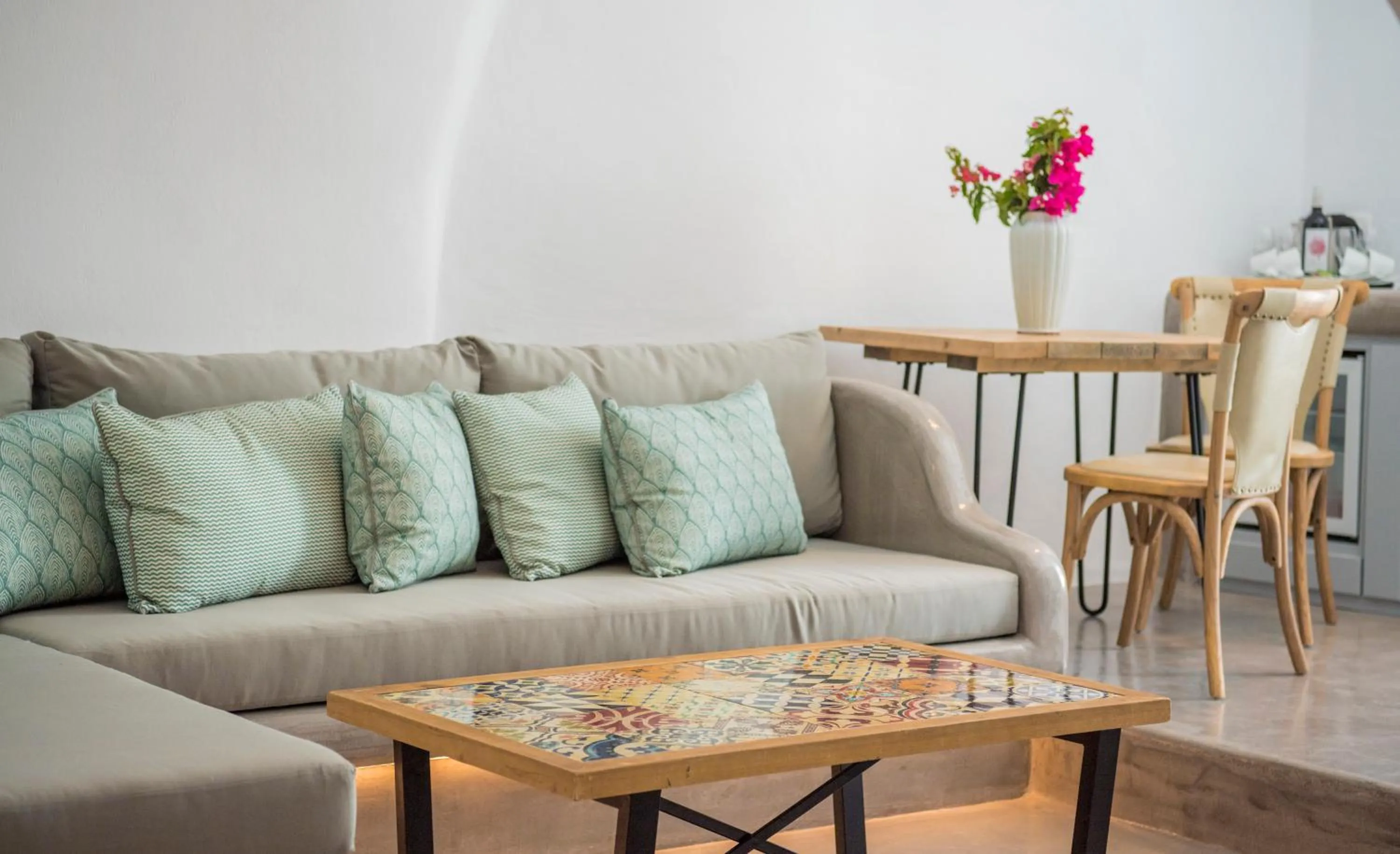 AQUA SERENITY LUXURY SUITES SANTORINI