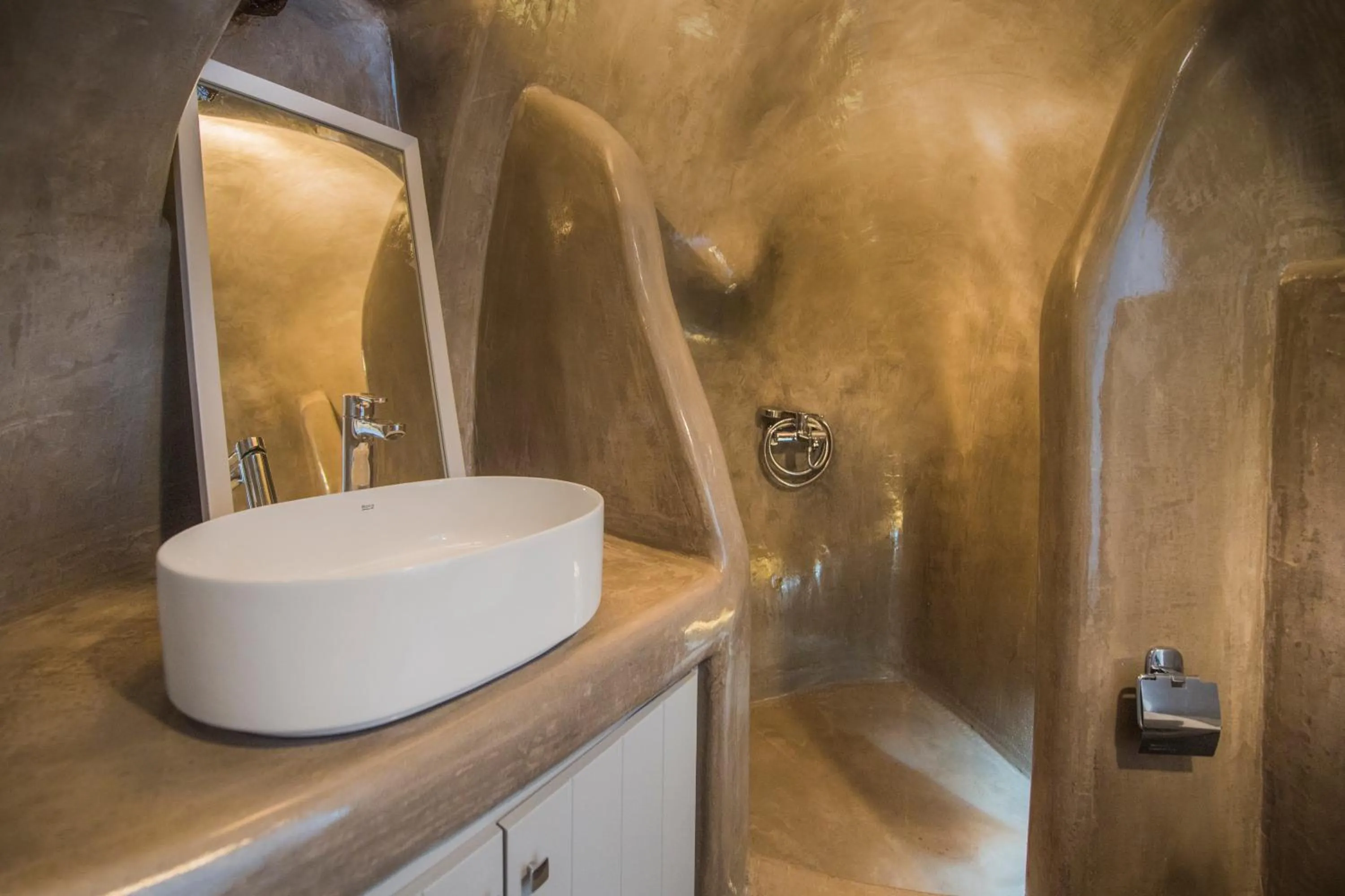 AQUA SERENITY LUXURY SUITES SANTORINI