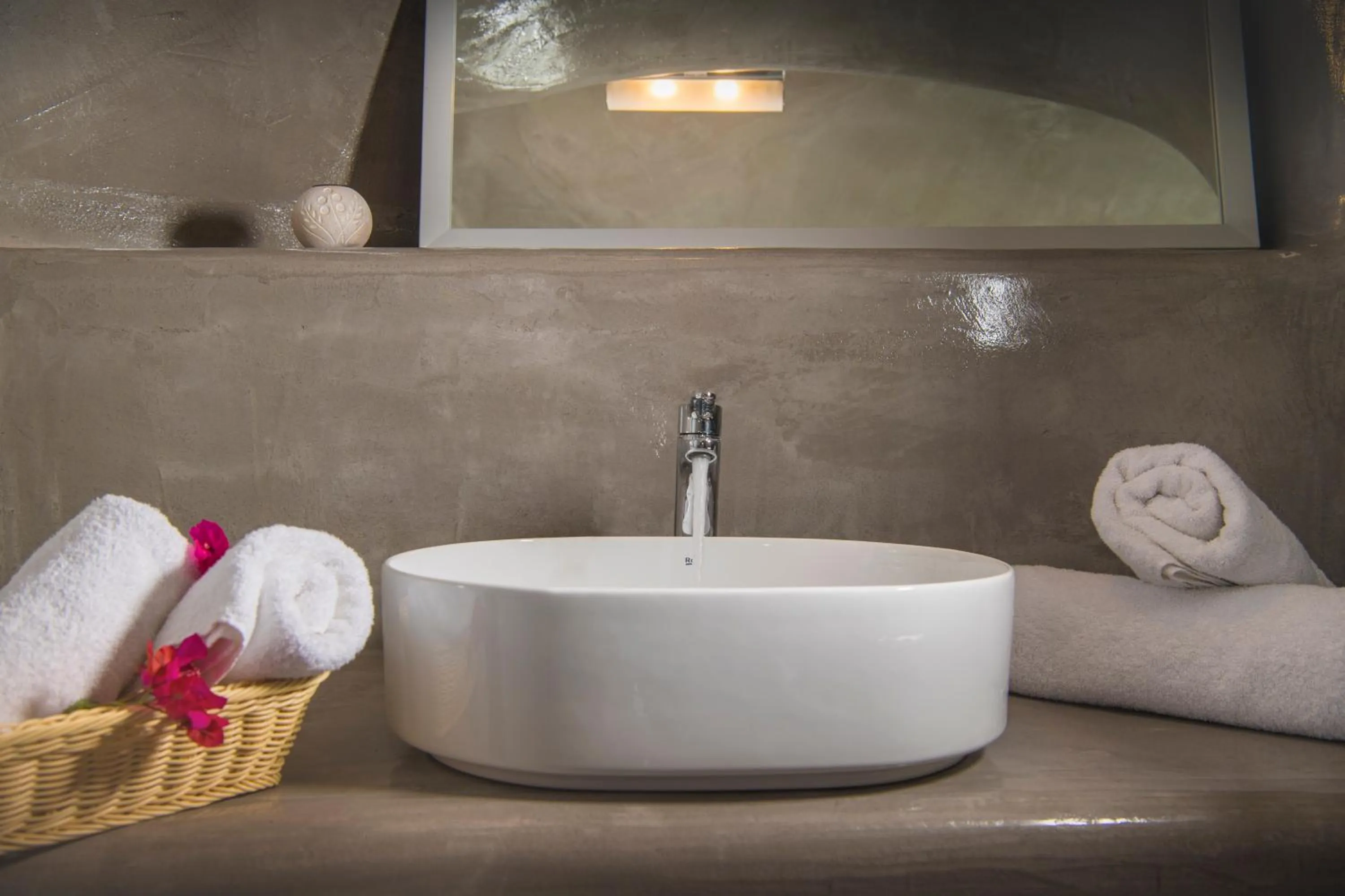 AQUA SERENITY LUXURY SUITES SANTORINI