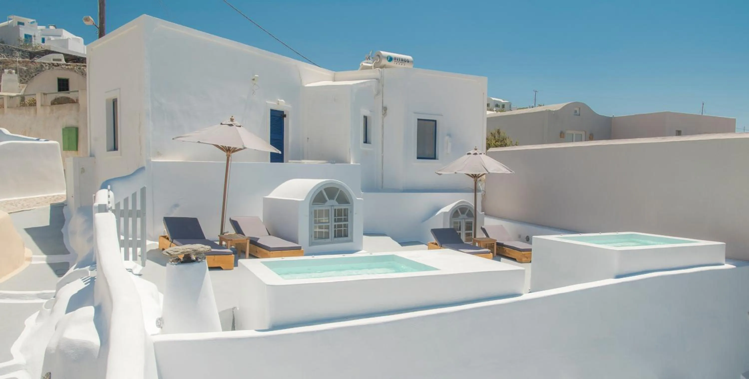 AQUA SERENITY LUXURY SUITES SANTORINI
