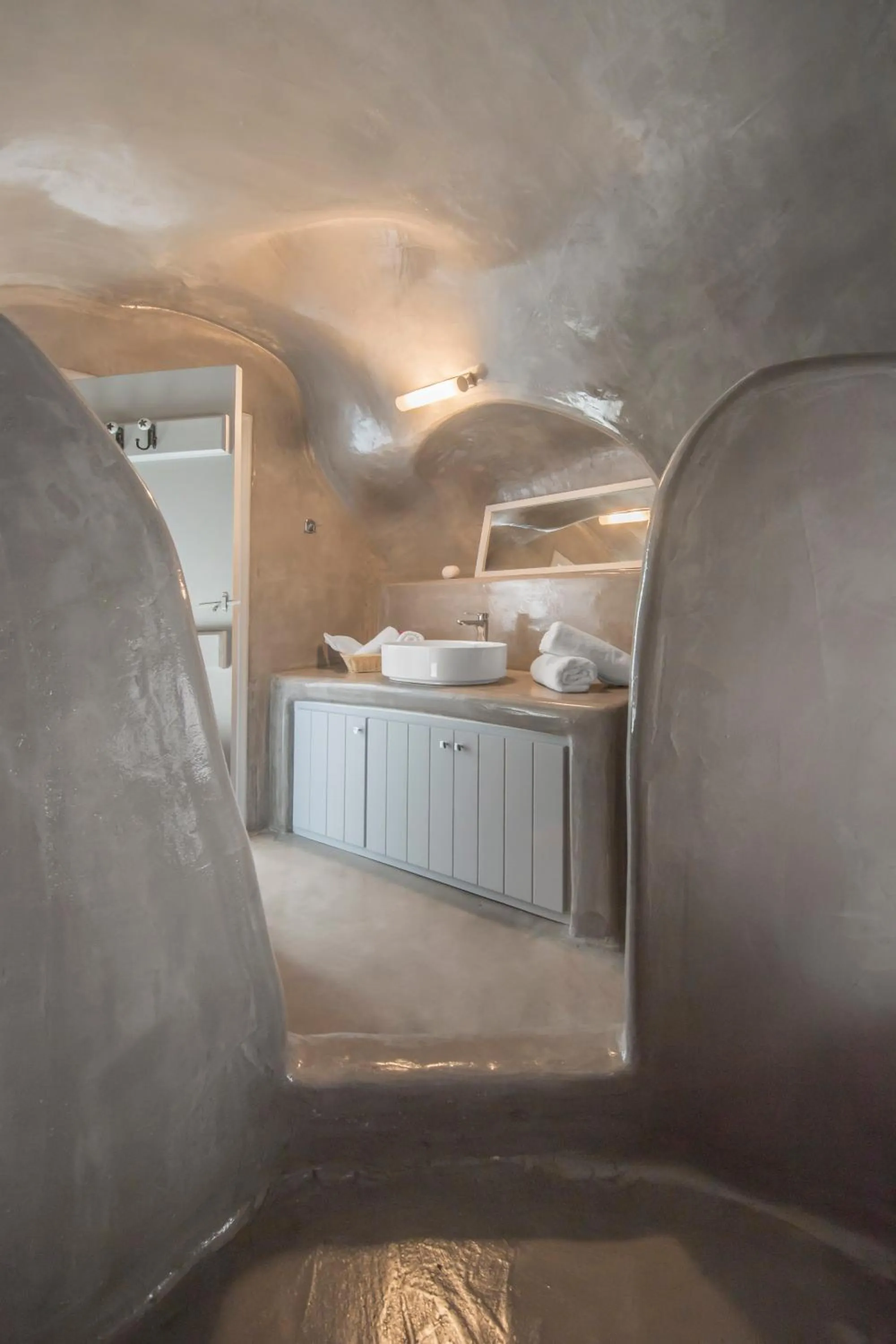 Bed in AQUA SERENITY LUXURY SUITES SANTORINI