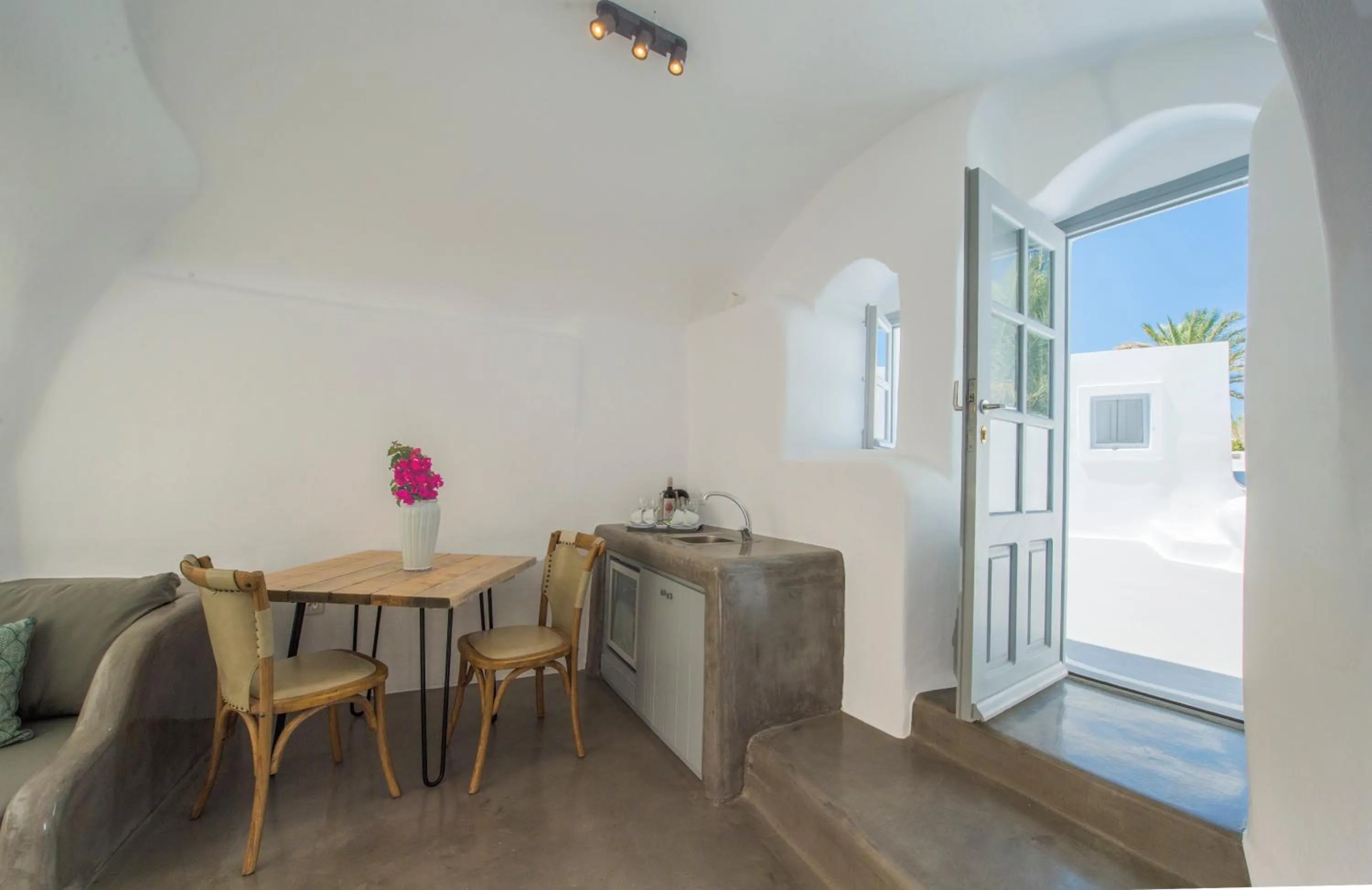 AQUA SERENITY LUXURY SUITES SANTORINI