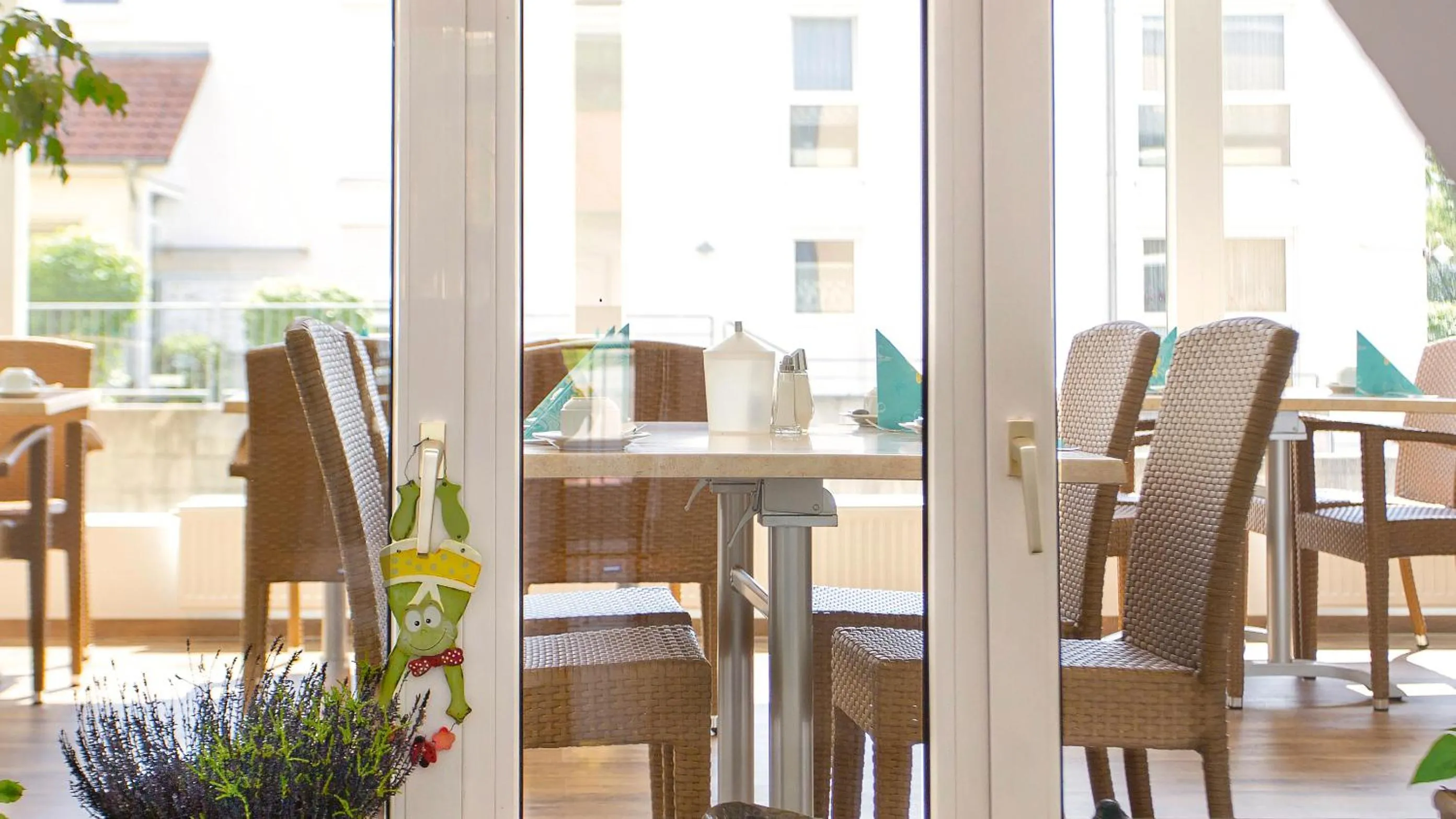 Restaurant/places to eat in Hotel Amerika