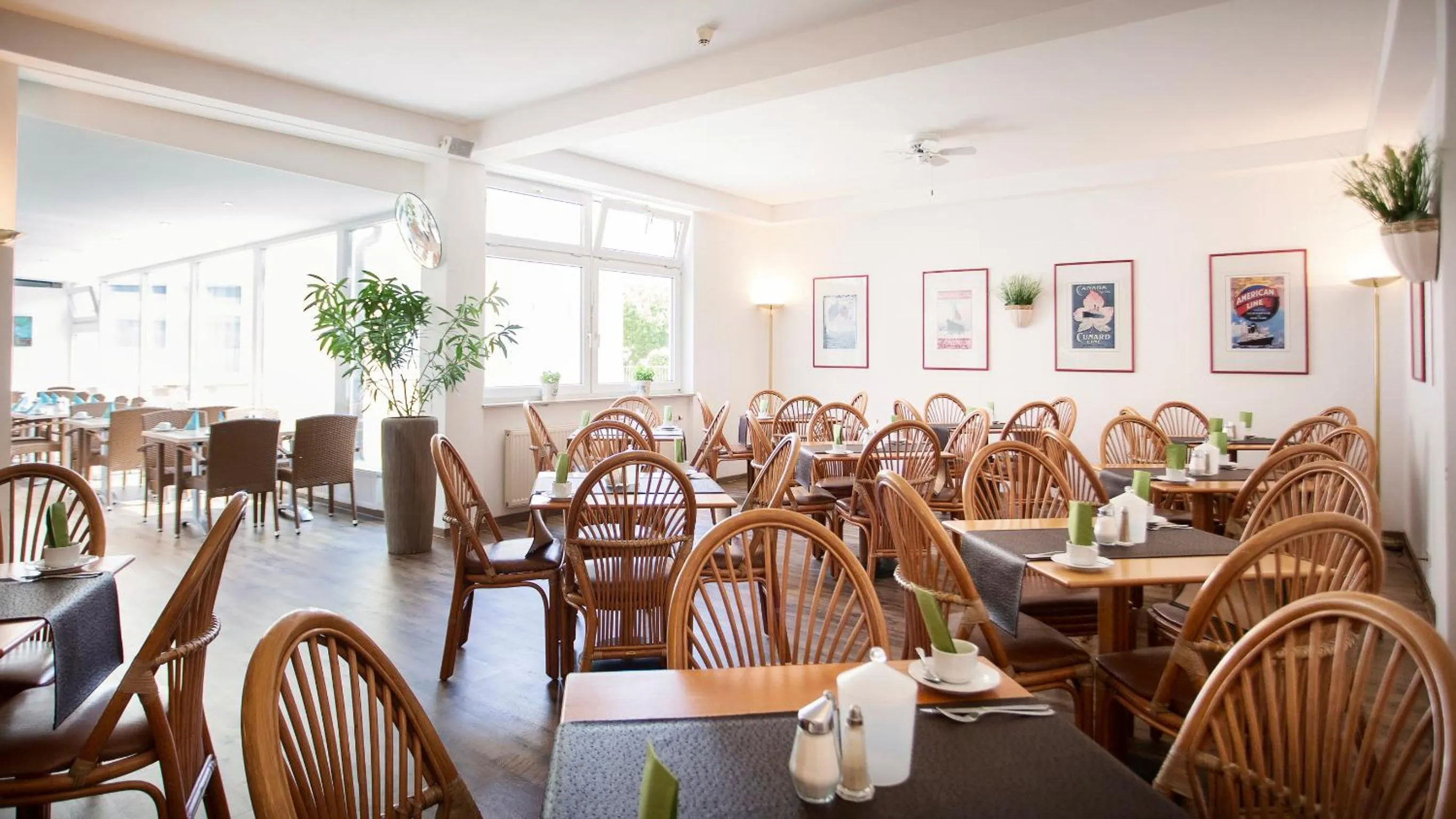 Restaurant/places to eat in Hotel Amerika