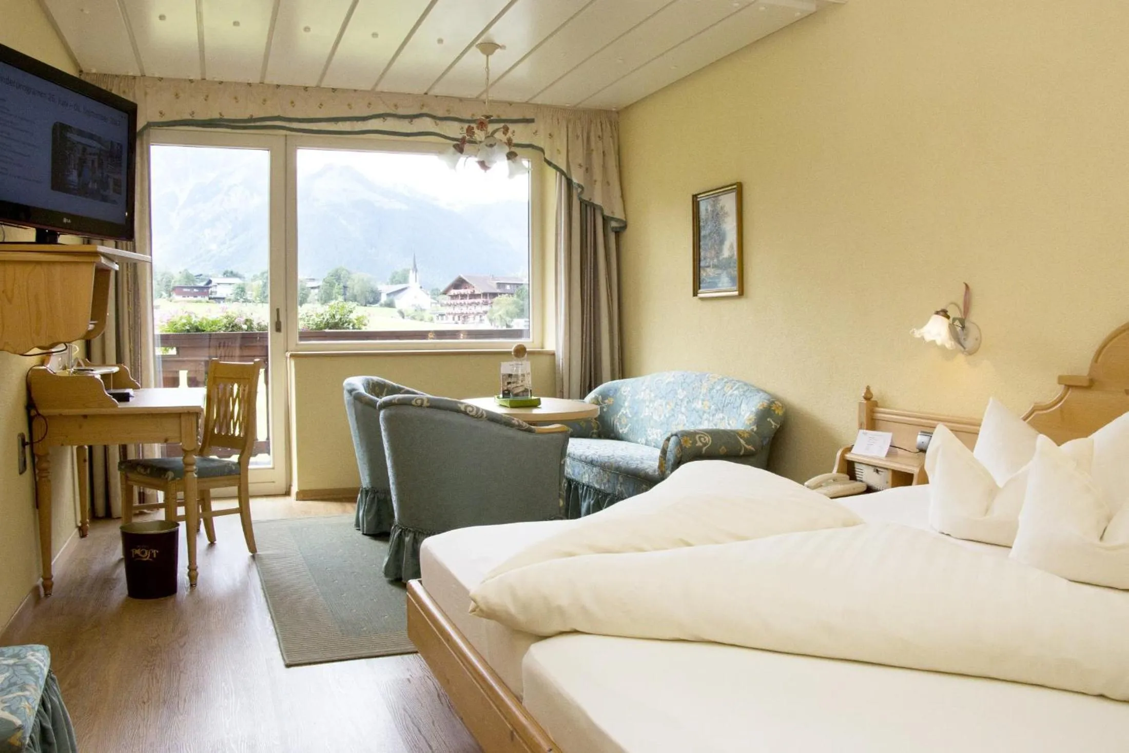 Bedroom, Bed in Hotel Post am See