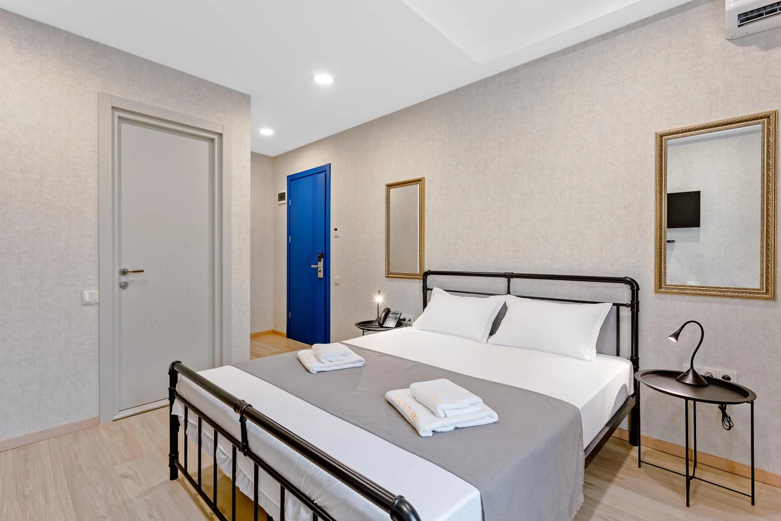 Bedroom in Monument1880