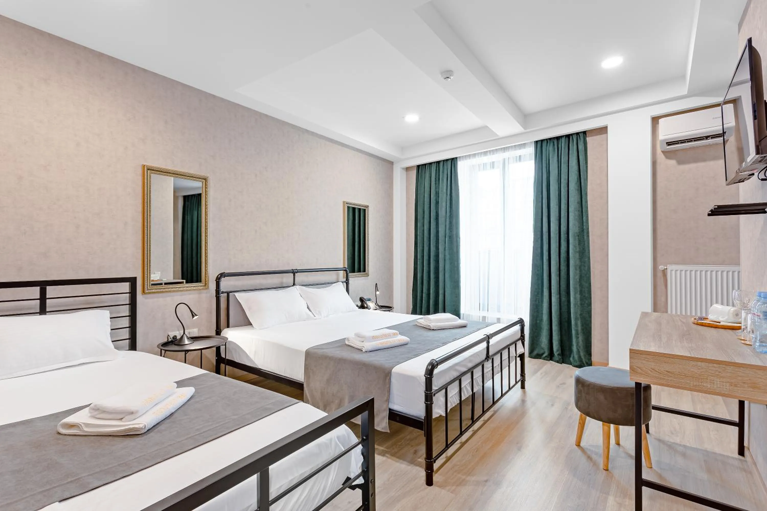 Bedroom in Monument1880