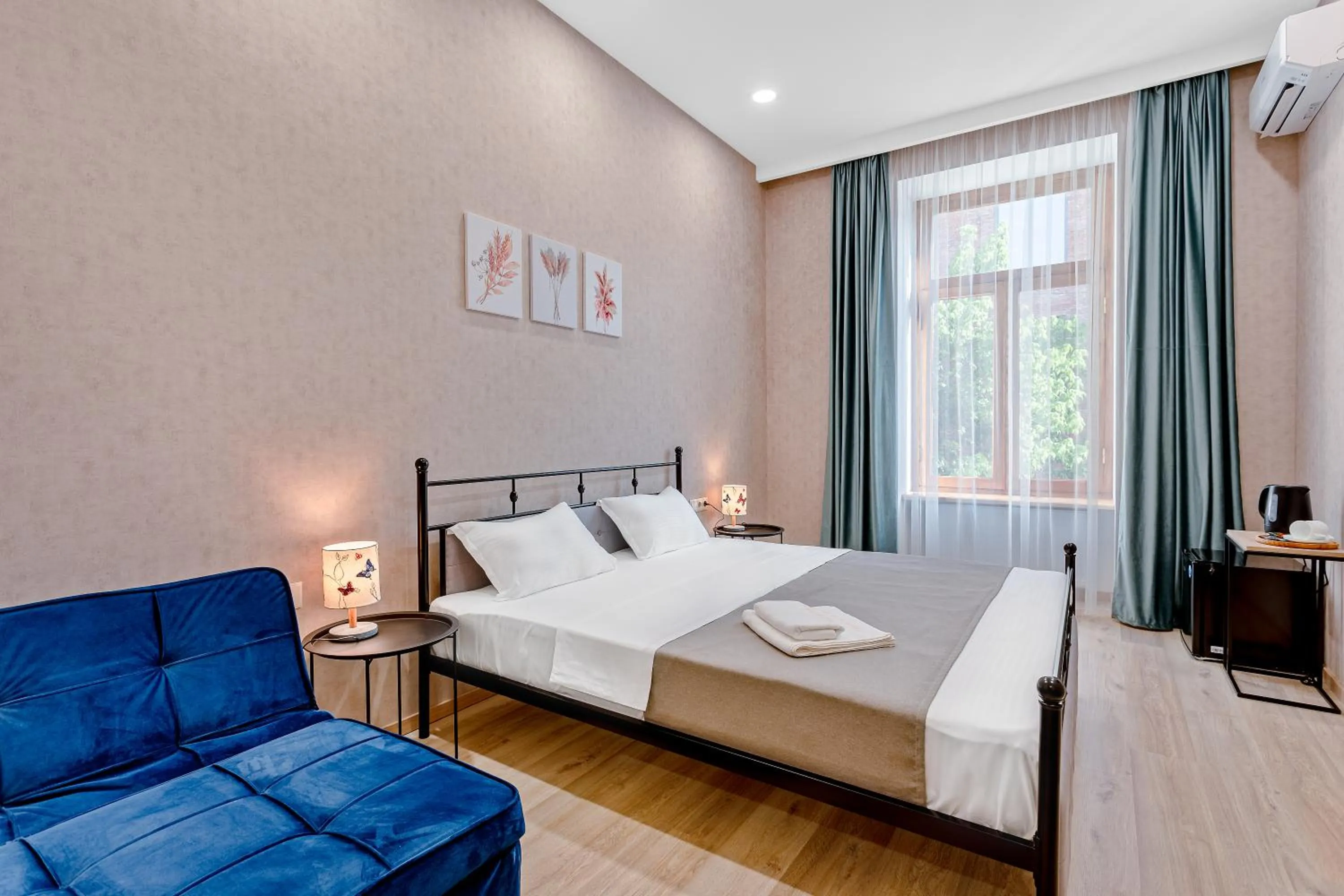 Bedroom in Monument1880