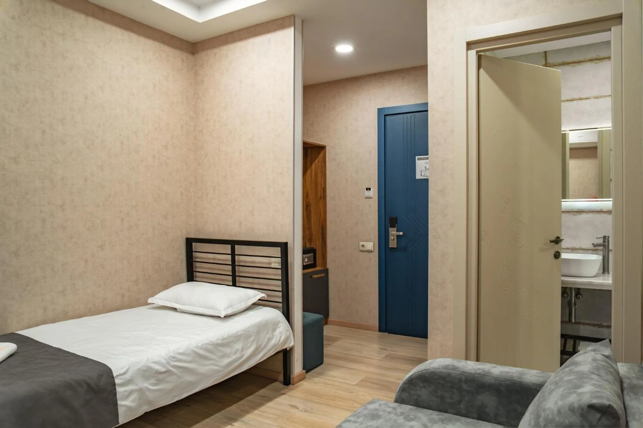 Toilet in Monument1880