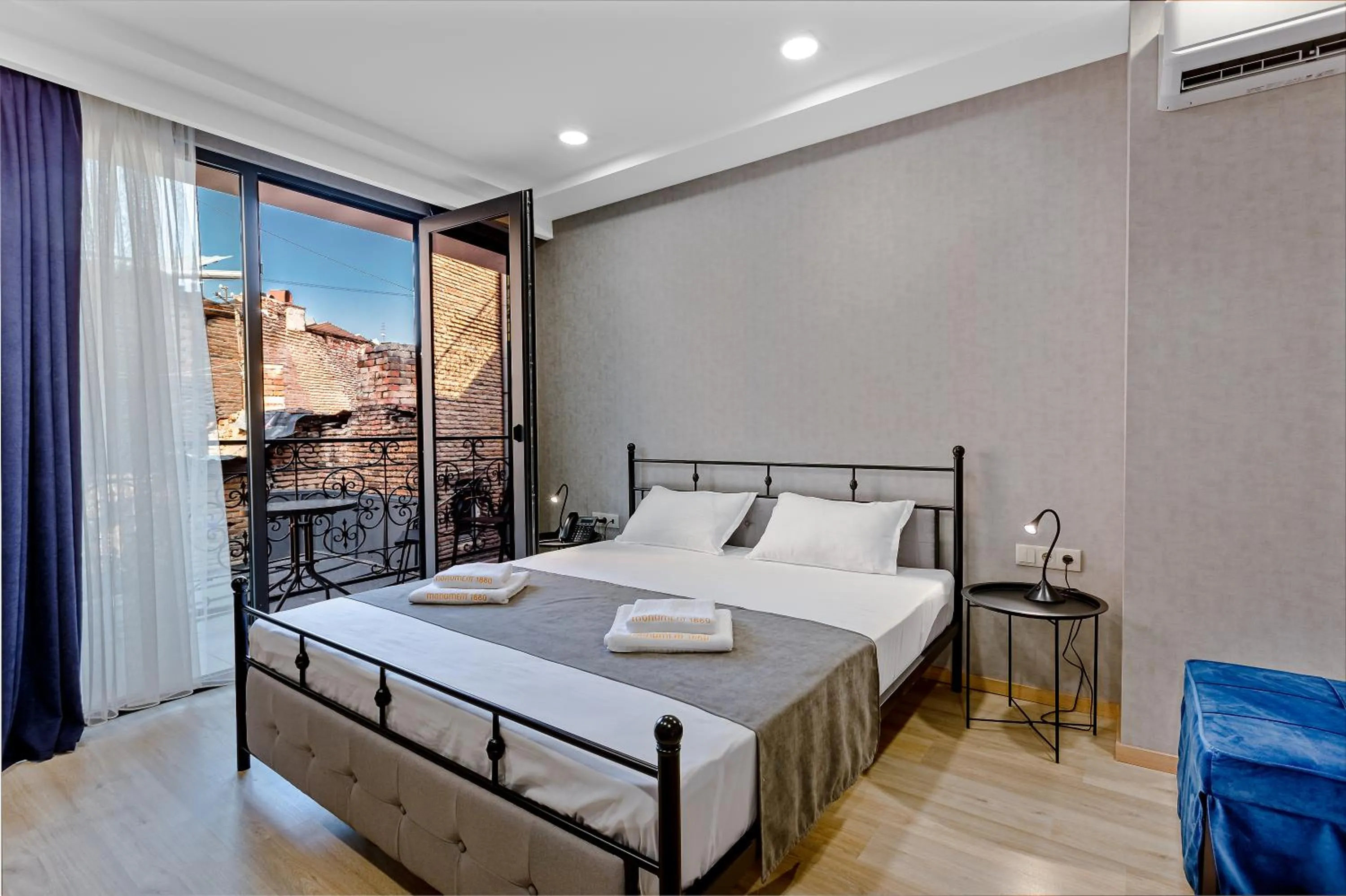 Bedroom in Monument1880