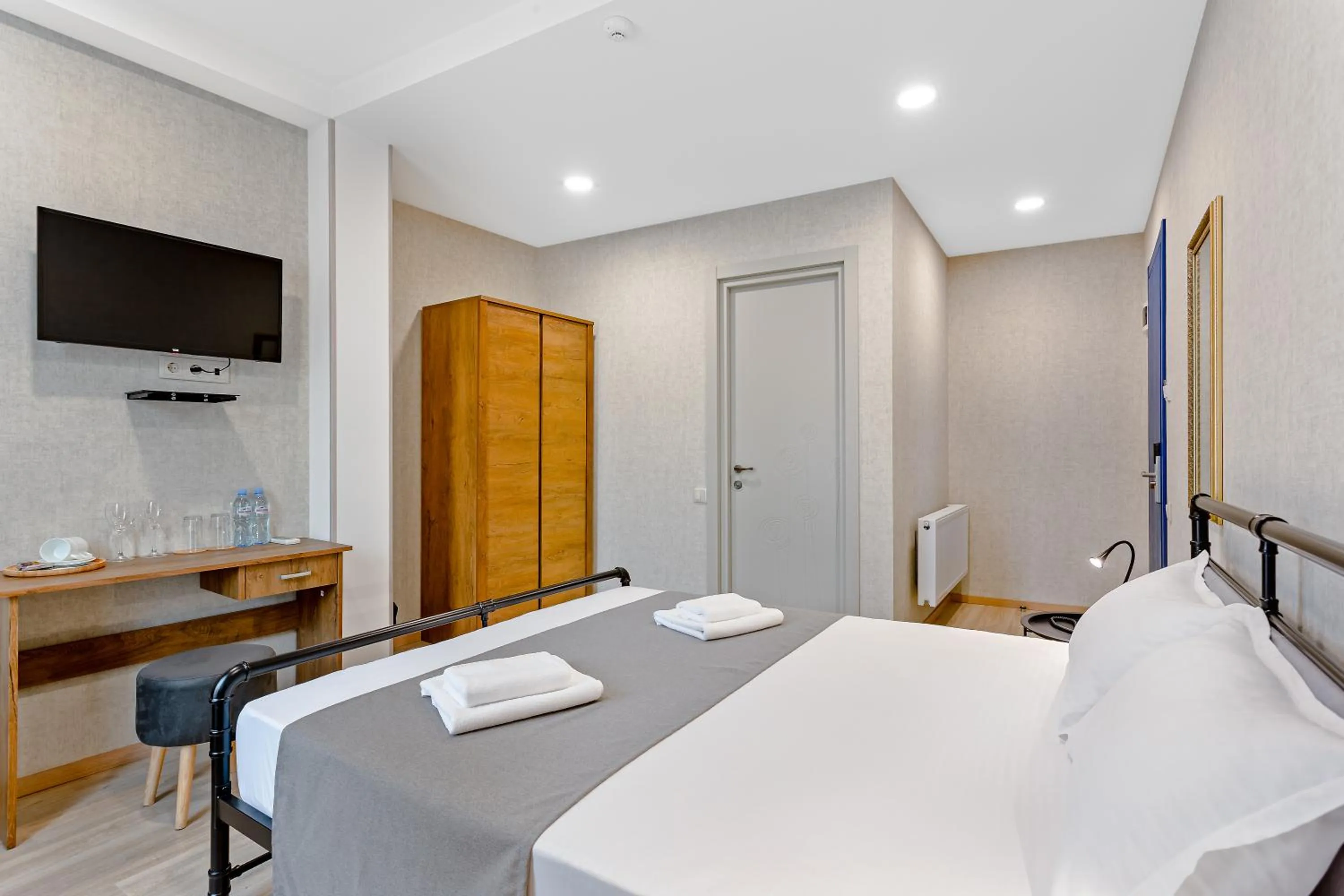 Bedroom in Monument1880