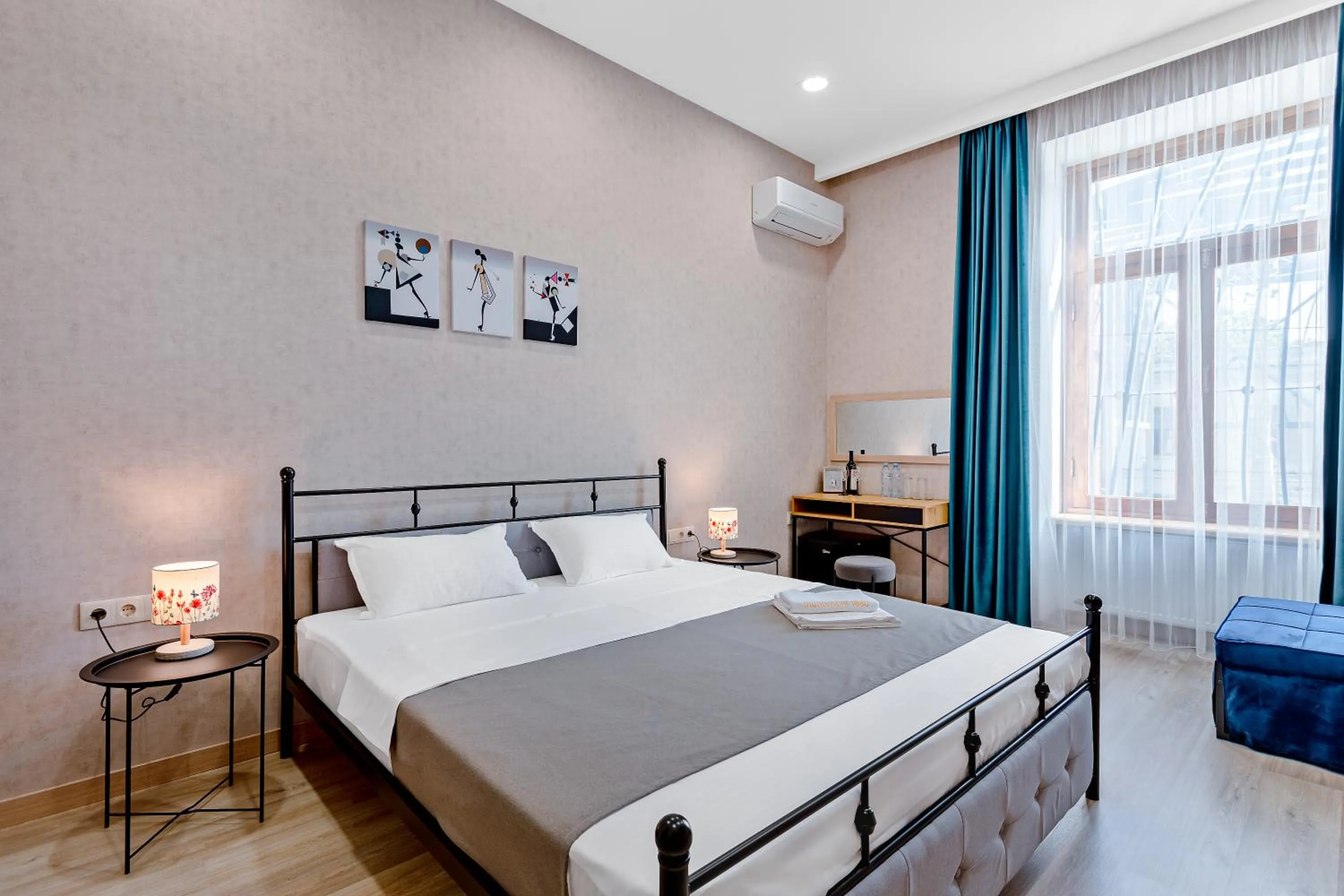 Bedroom in Monument1880