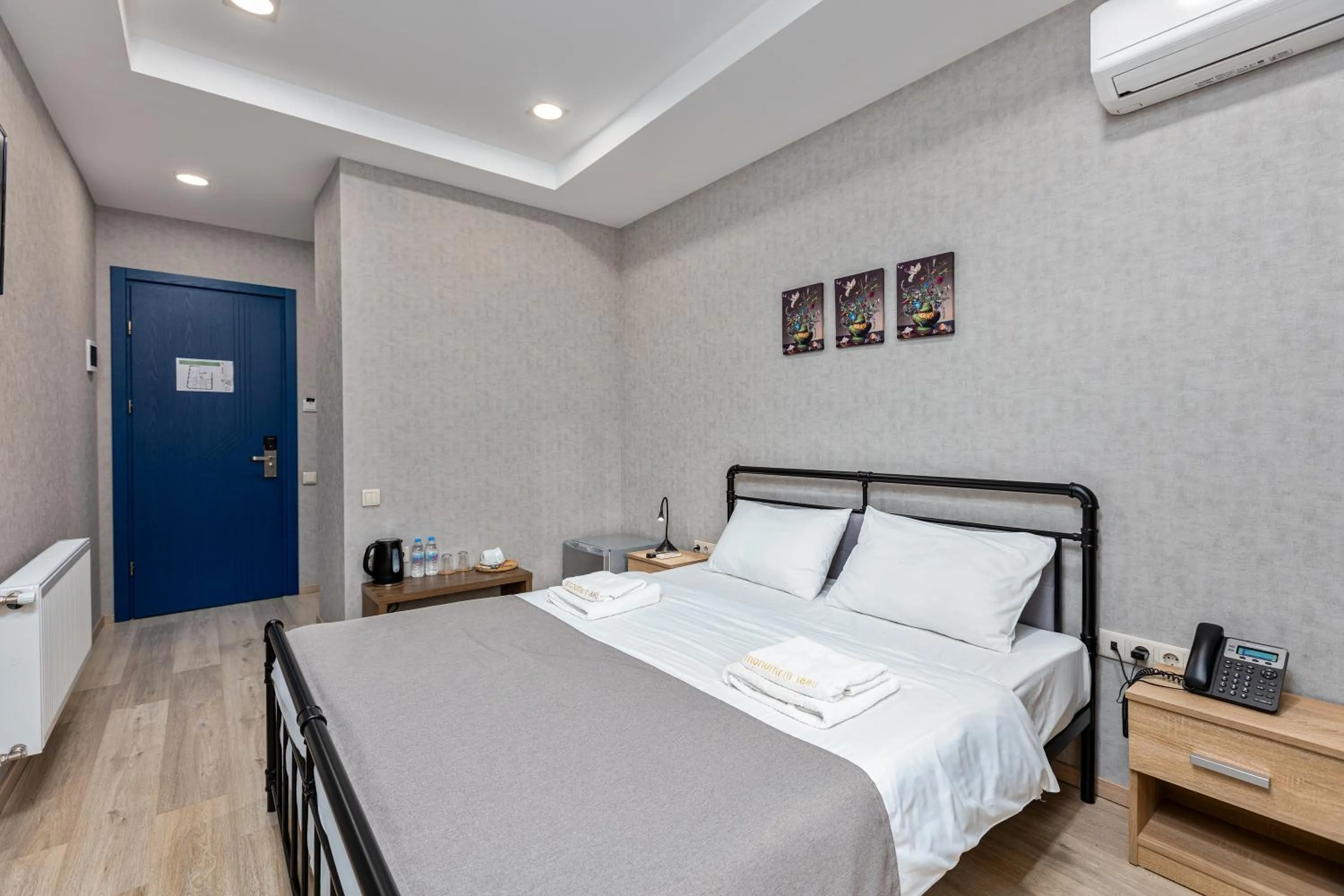 Bedroom in Monument1880