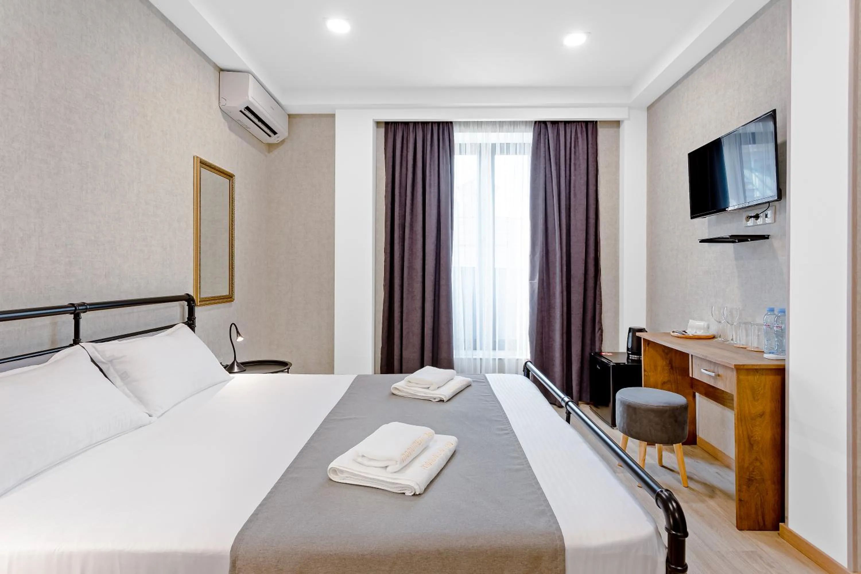 Bedroom in Monument1880