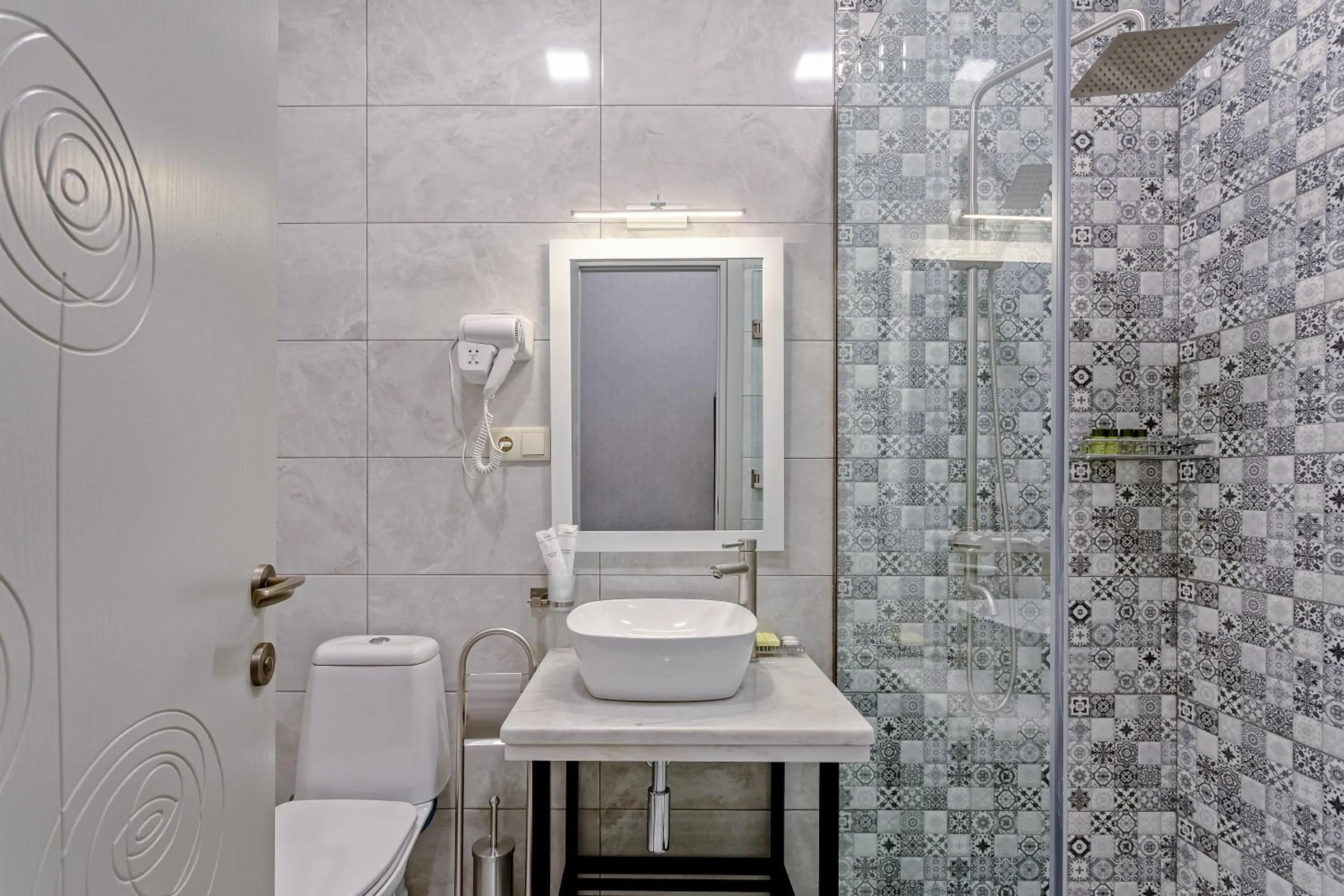 Shower in Monument1880