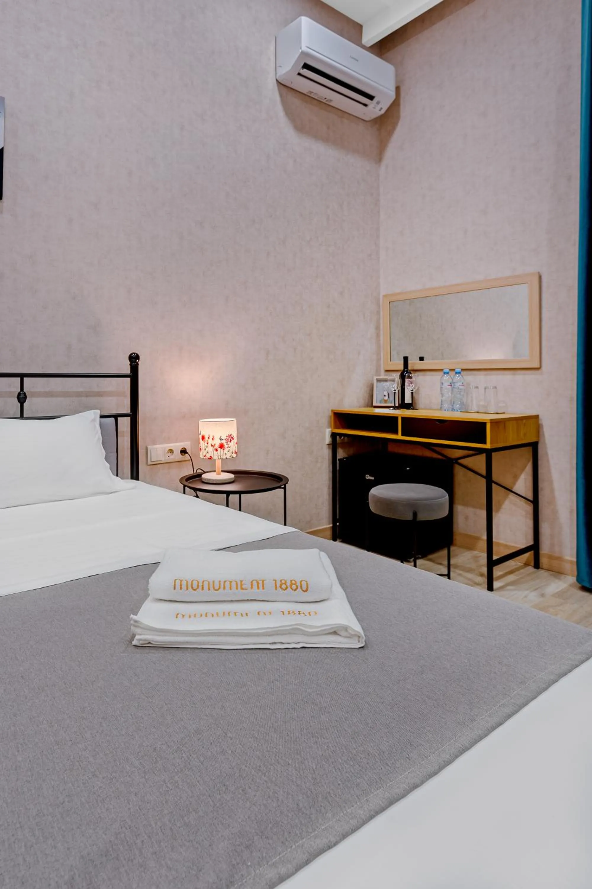 Bedroom in Monument1880