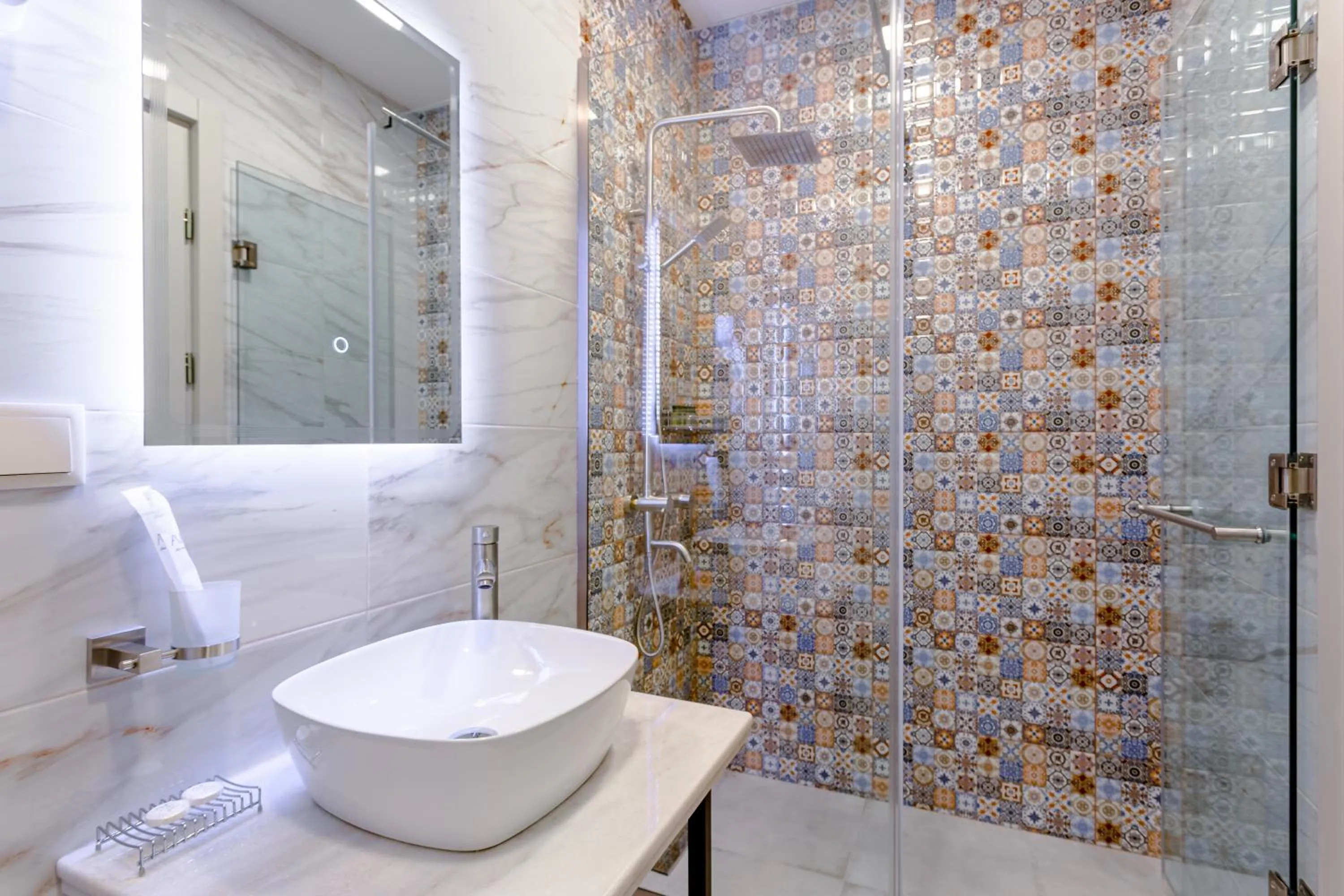 Shower in Monument1880