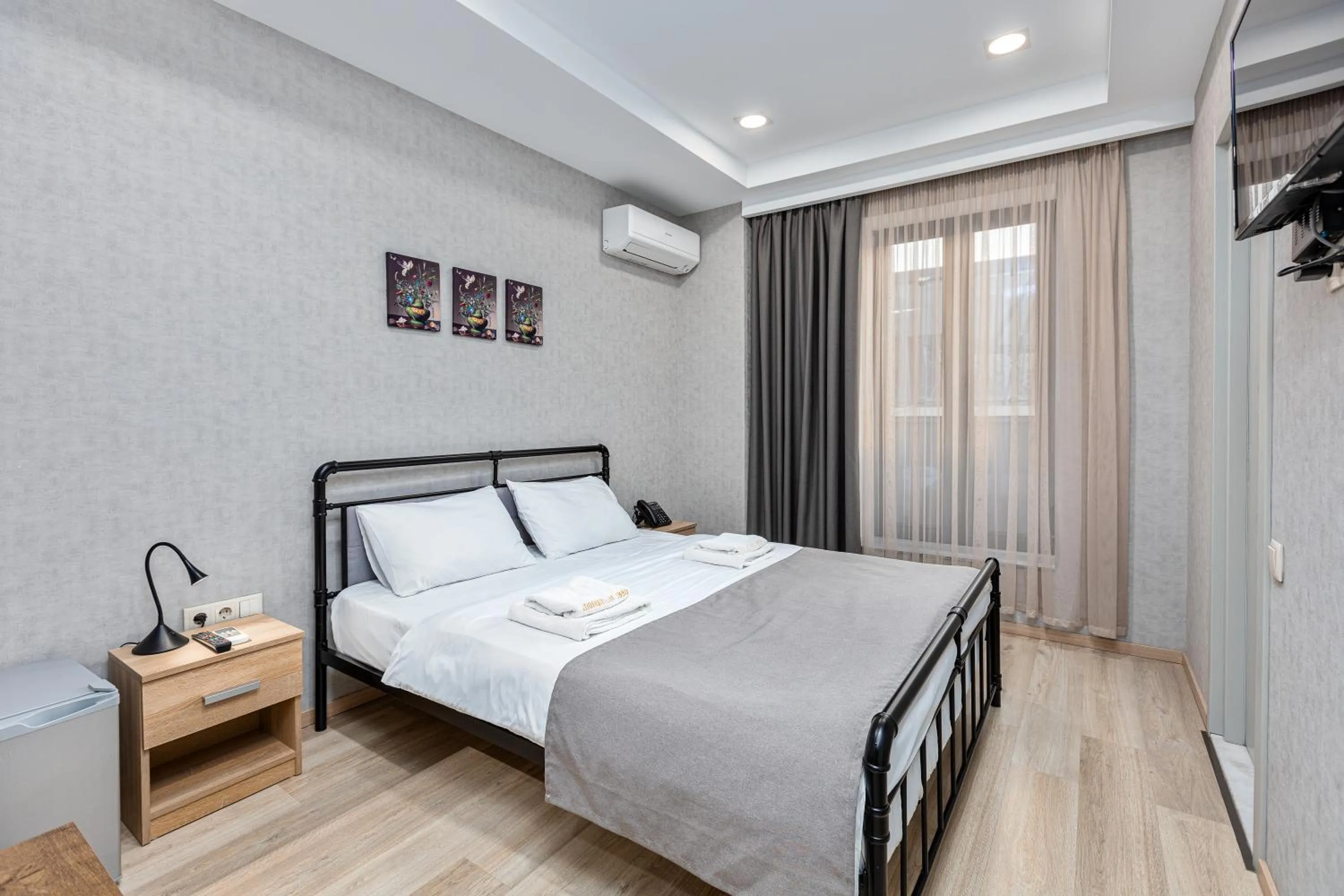 Bedroom in Monument1880