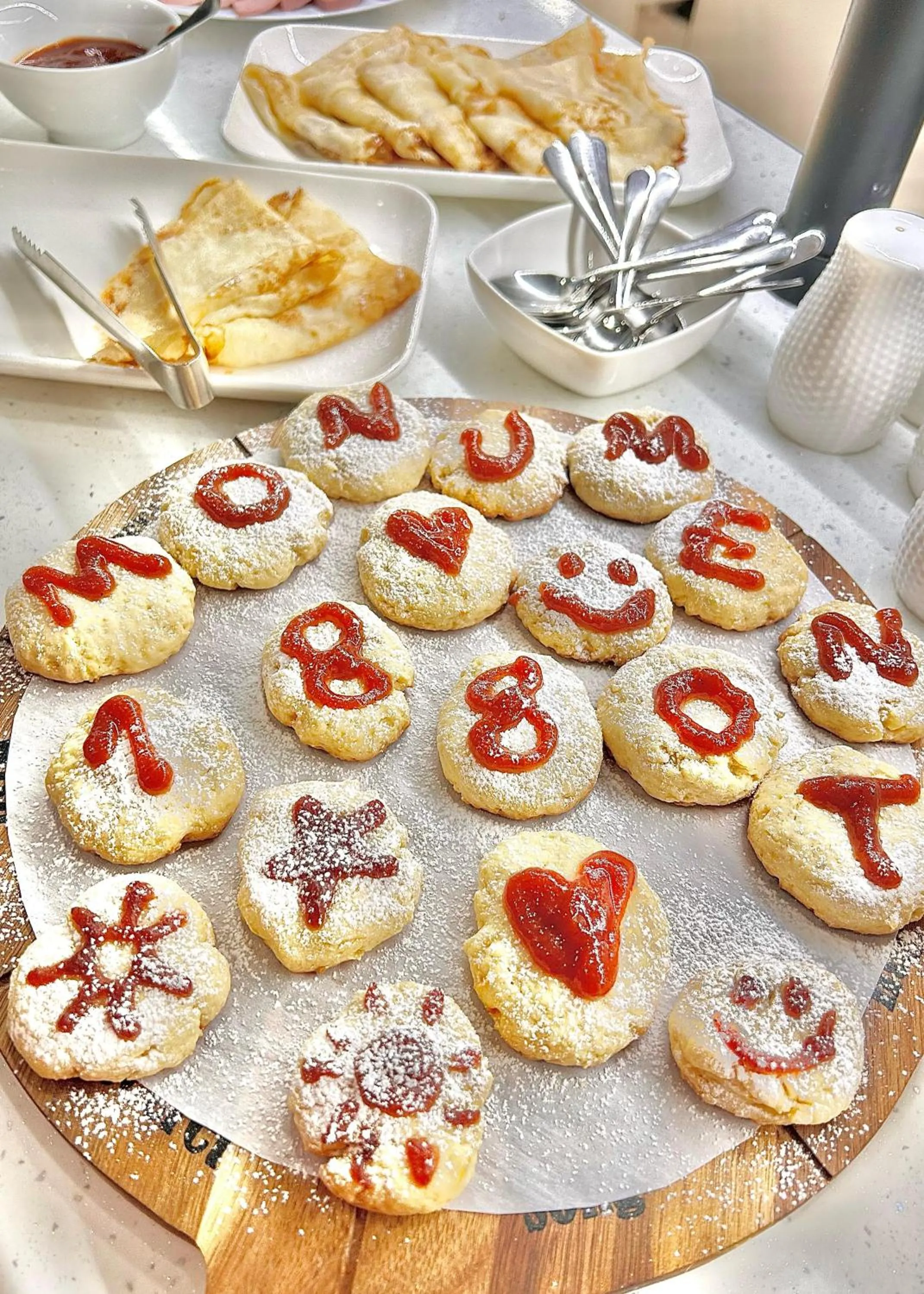 Breakfast in Monument1880