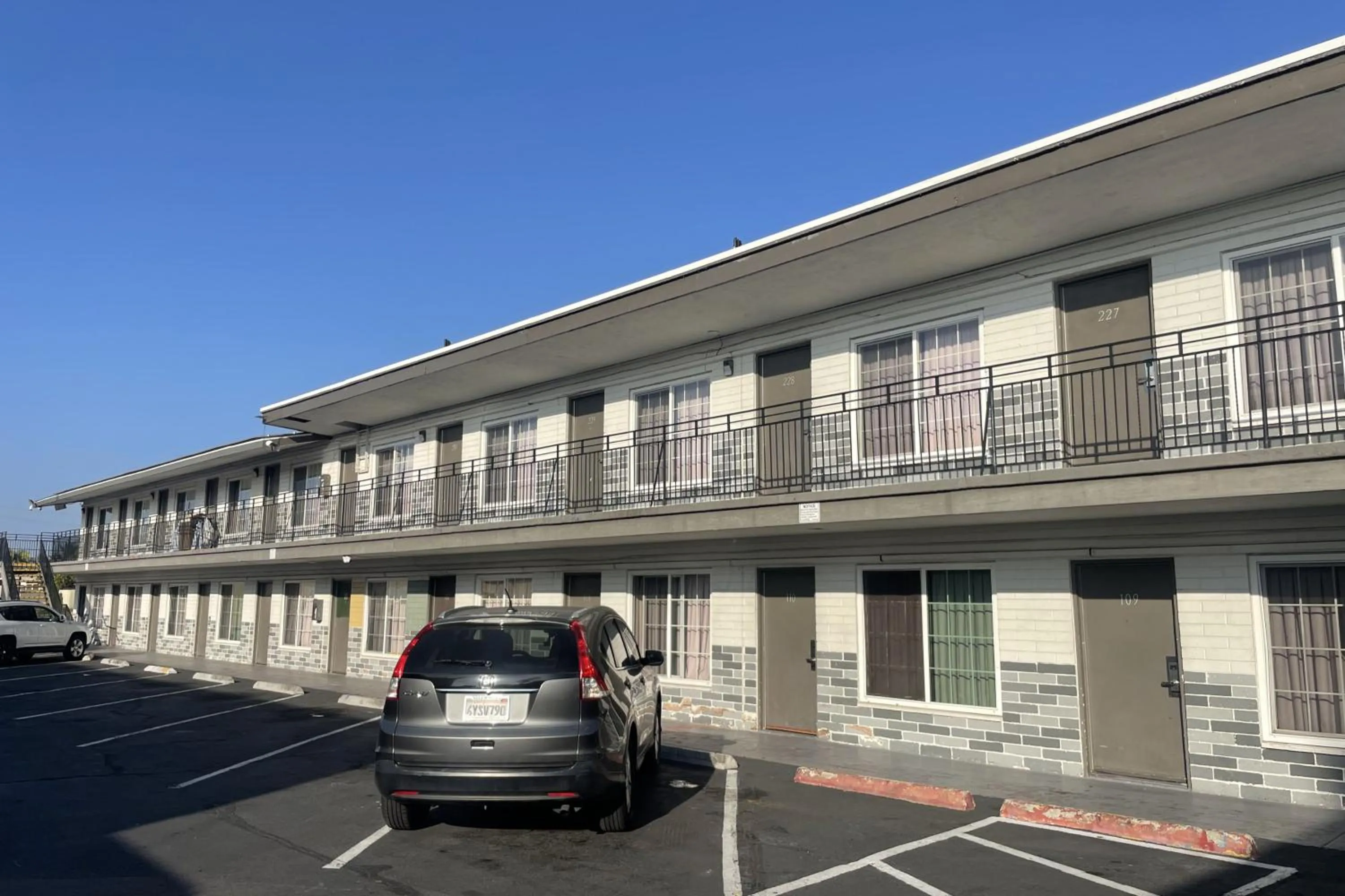 Facade/entrance in Big 7 Motel Chula Vista I-5