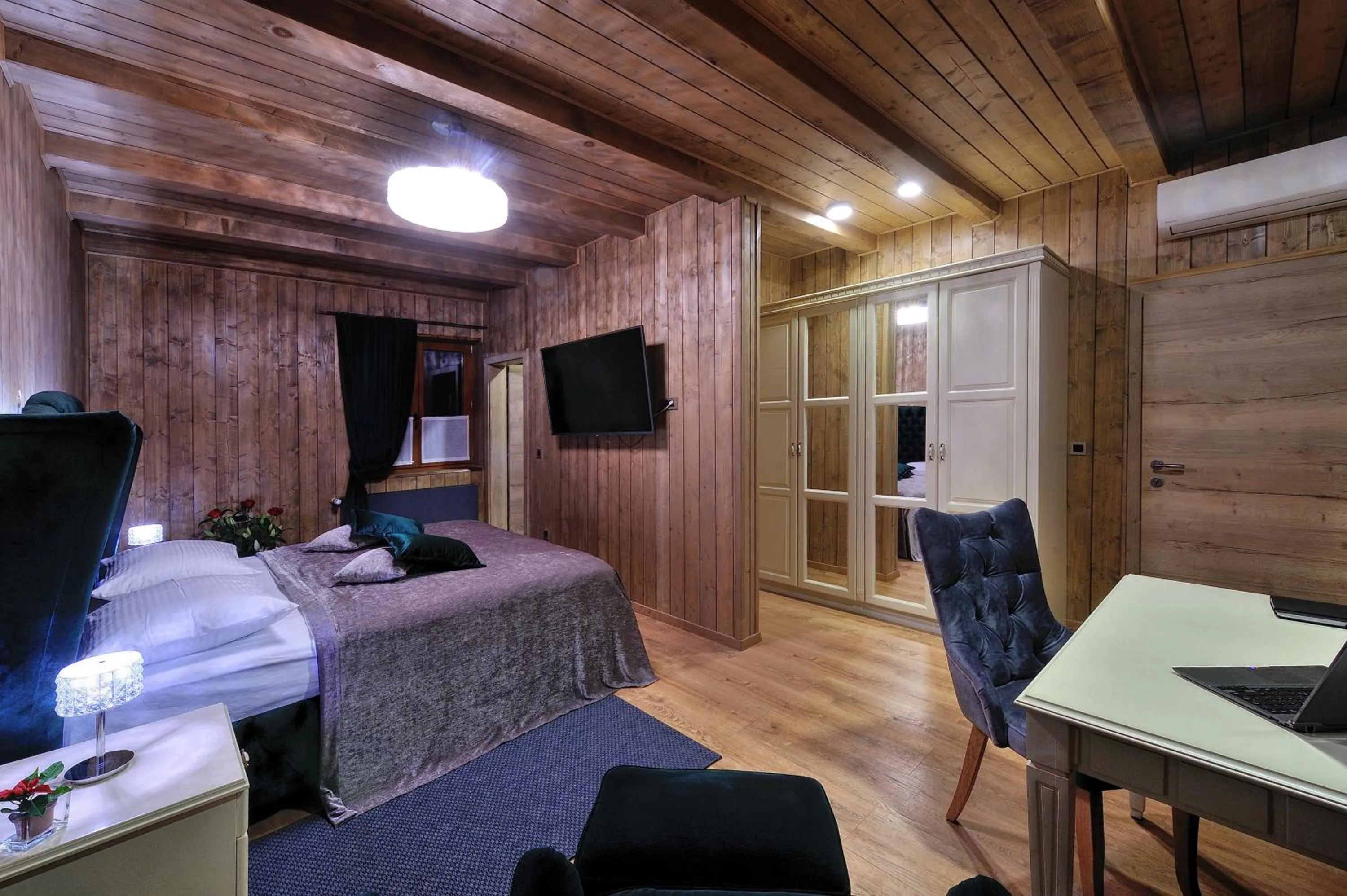 Bed in Lakeside Hotel Plitvice