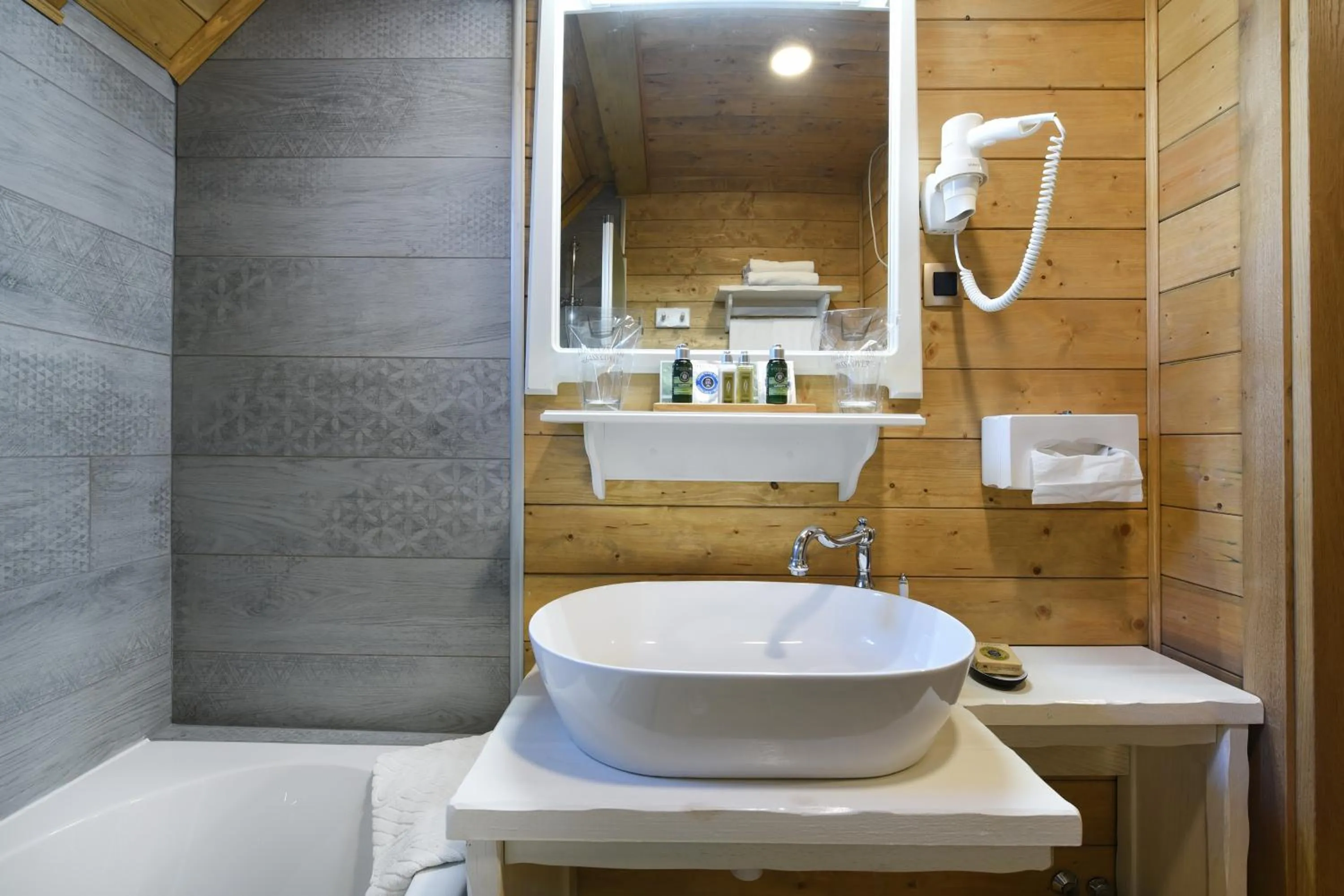 Bathroom in Lakeside Hotel Plitvice