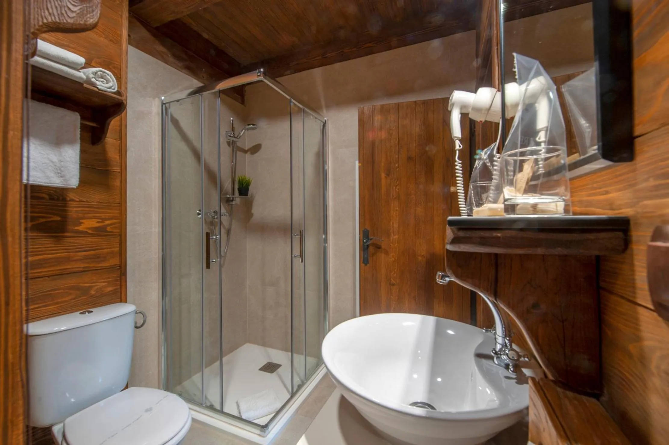 Bathroom in Lakeside Hotel Plitvice