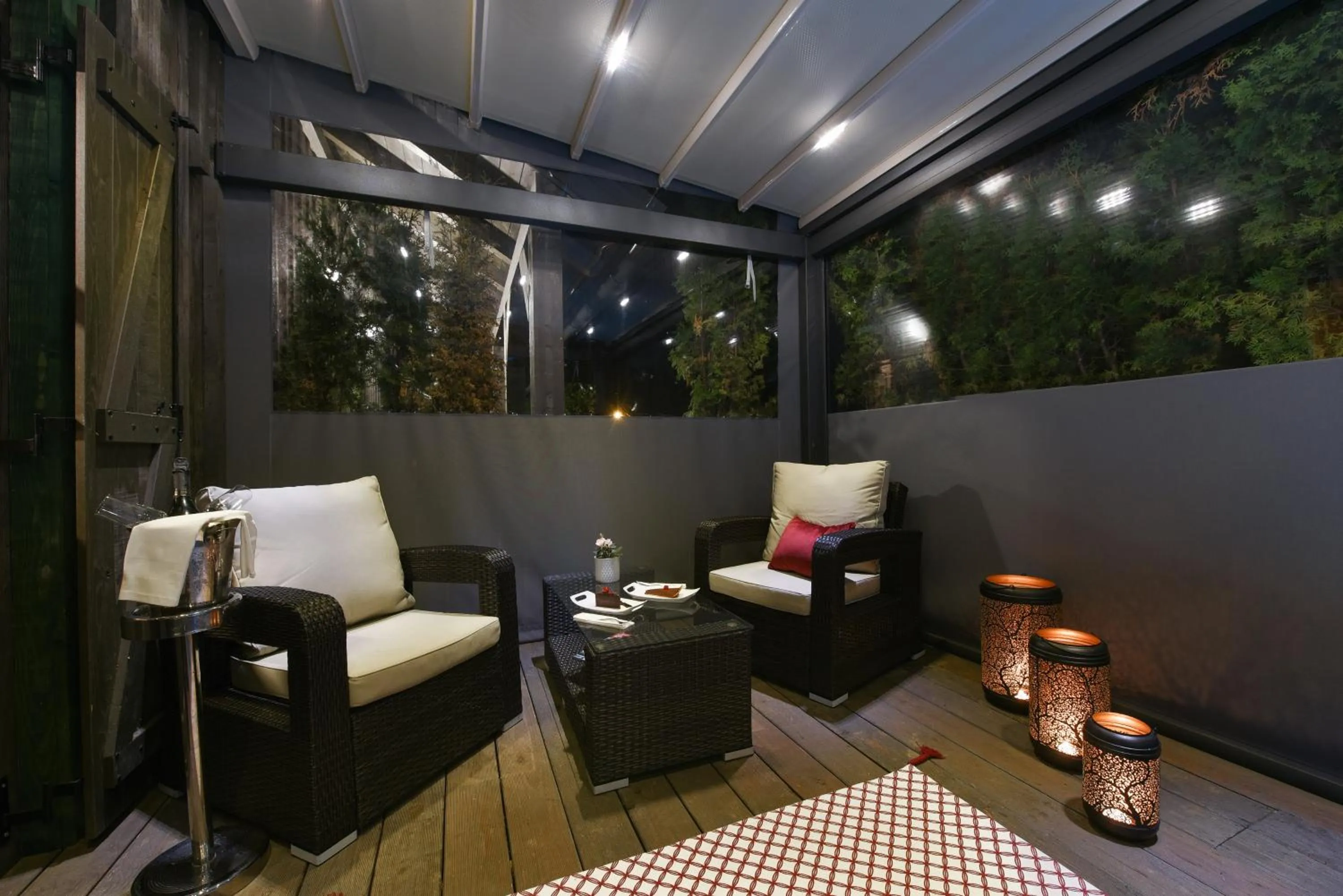 Night in Lakeside Hotel Plitvice