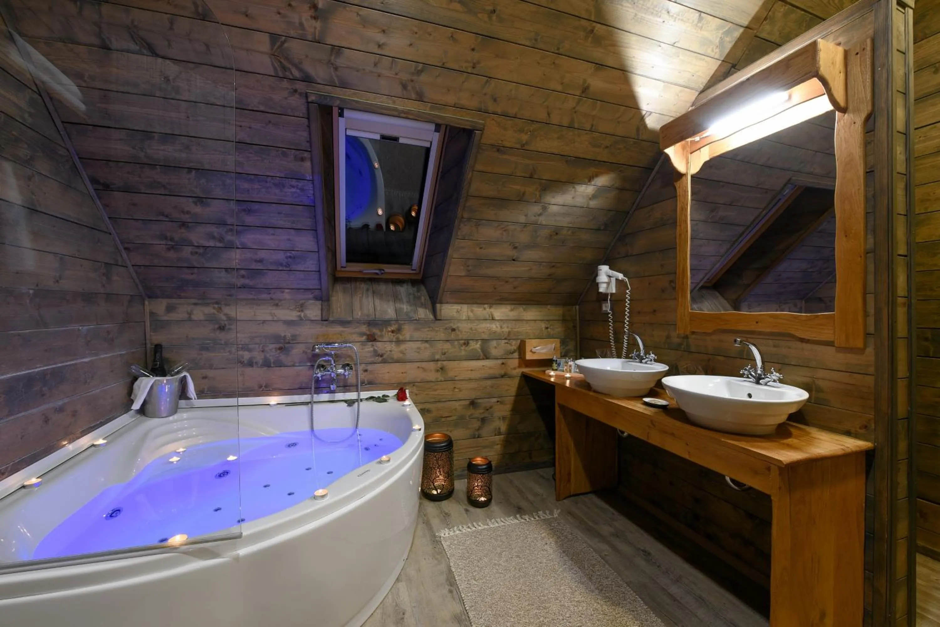 Hot Tub in Lakeside Hotel Plitvice