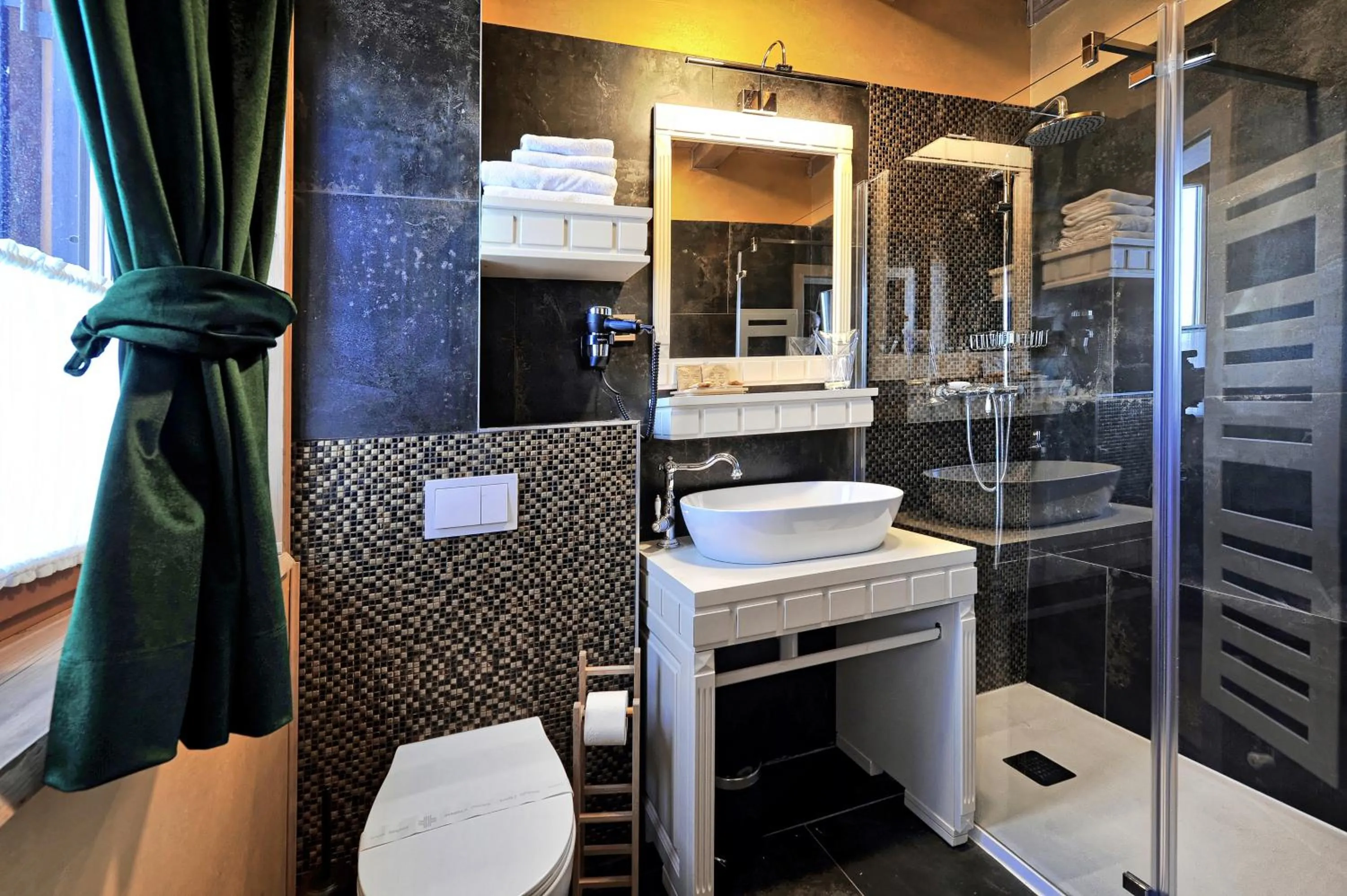 Shower in Lakeside Hotel Plitvice