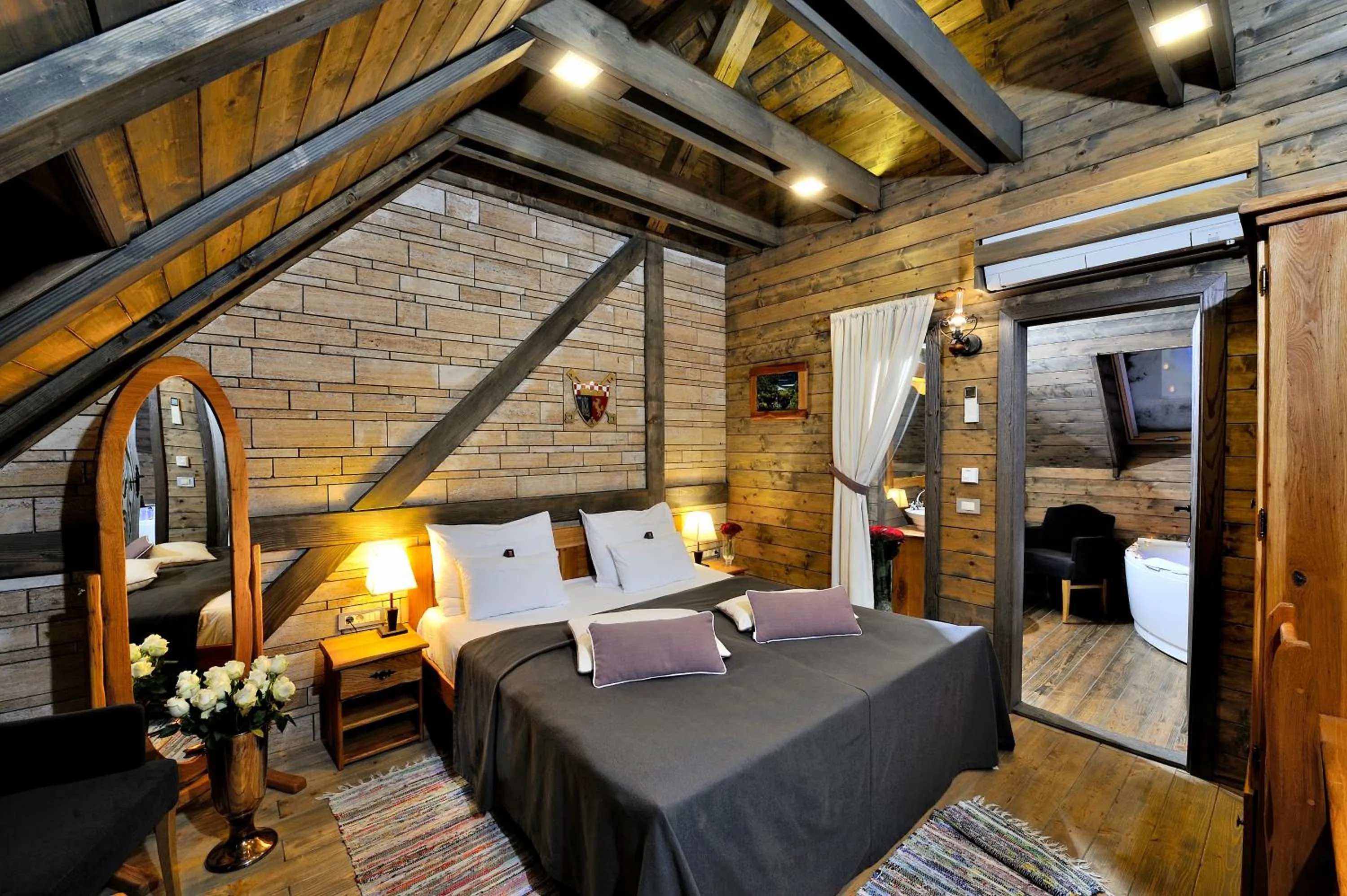 Bed in Lakeside Hotel Plitvice