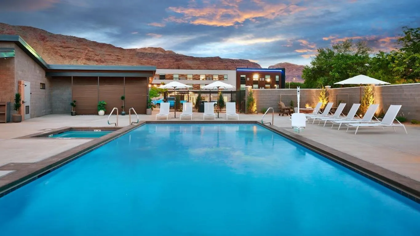 Swimming pool in Gravity Haus Moab