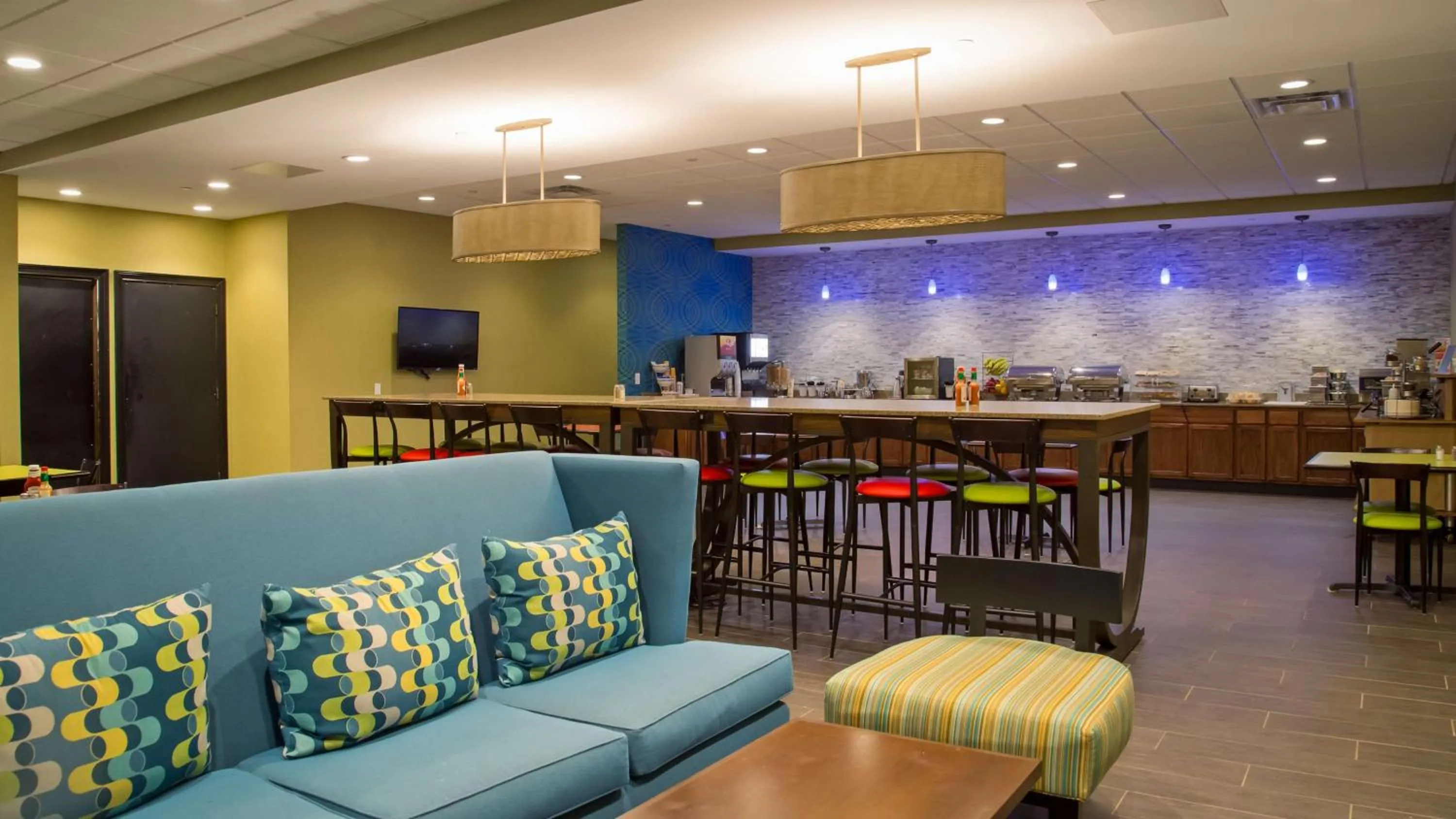 Restaurant/places to eat in Albany Airport Inn