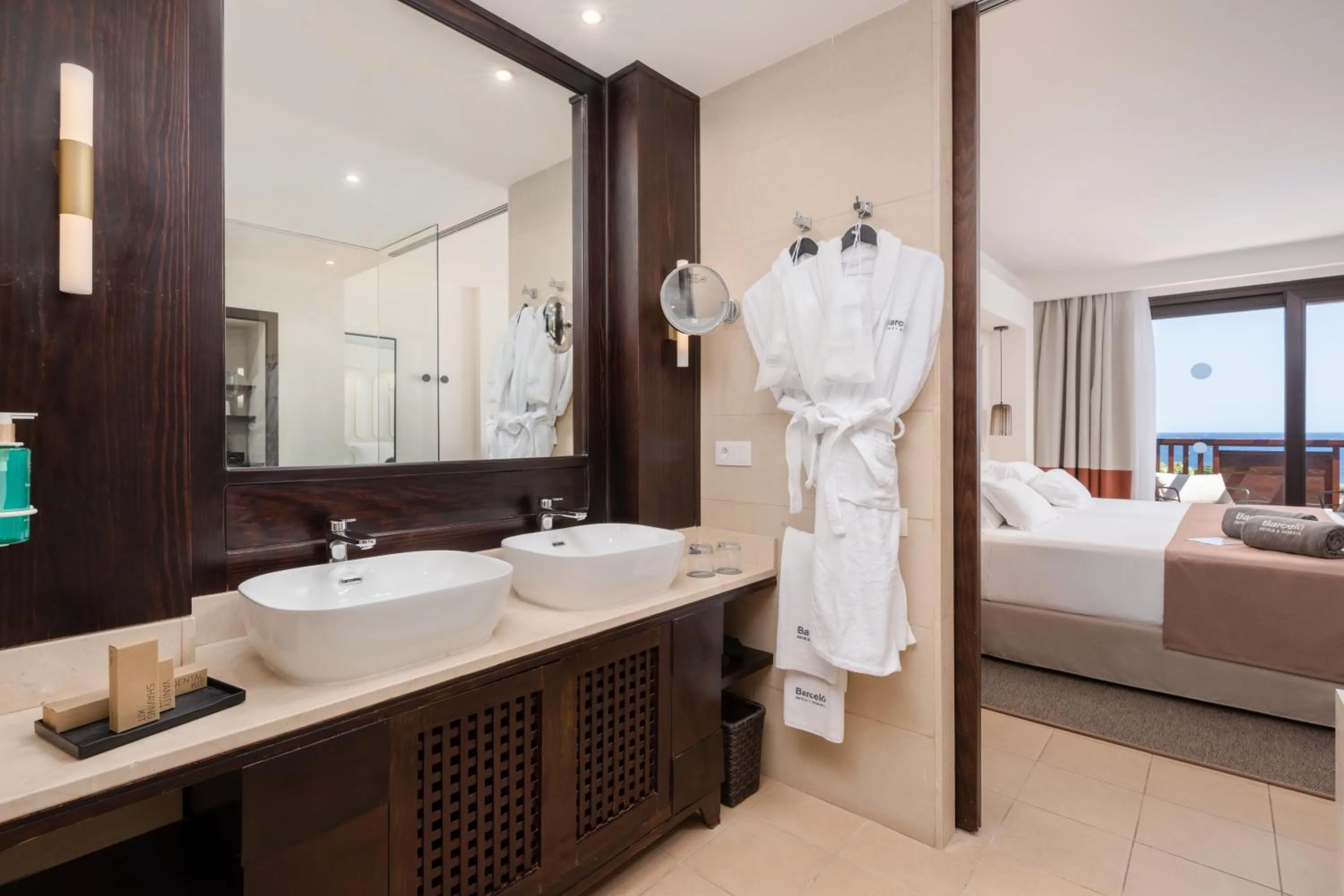 Bathroom, Bed in Barceló Tenerife Royal Level