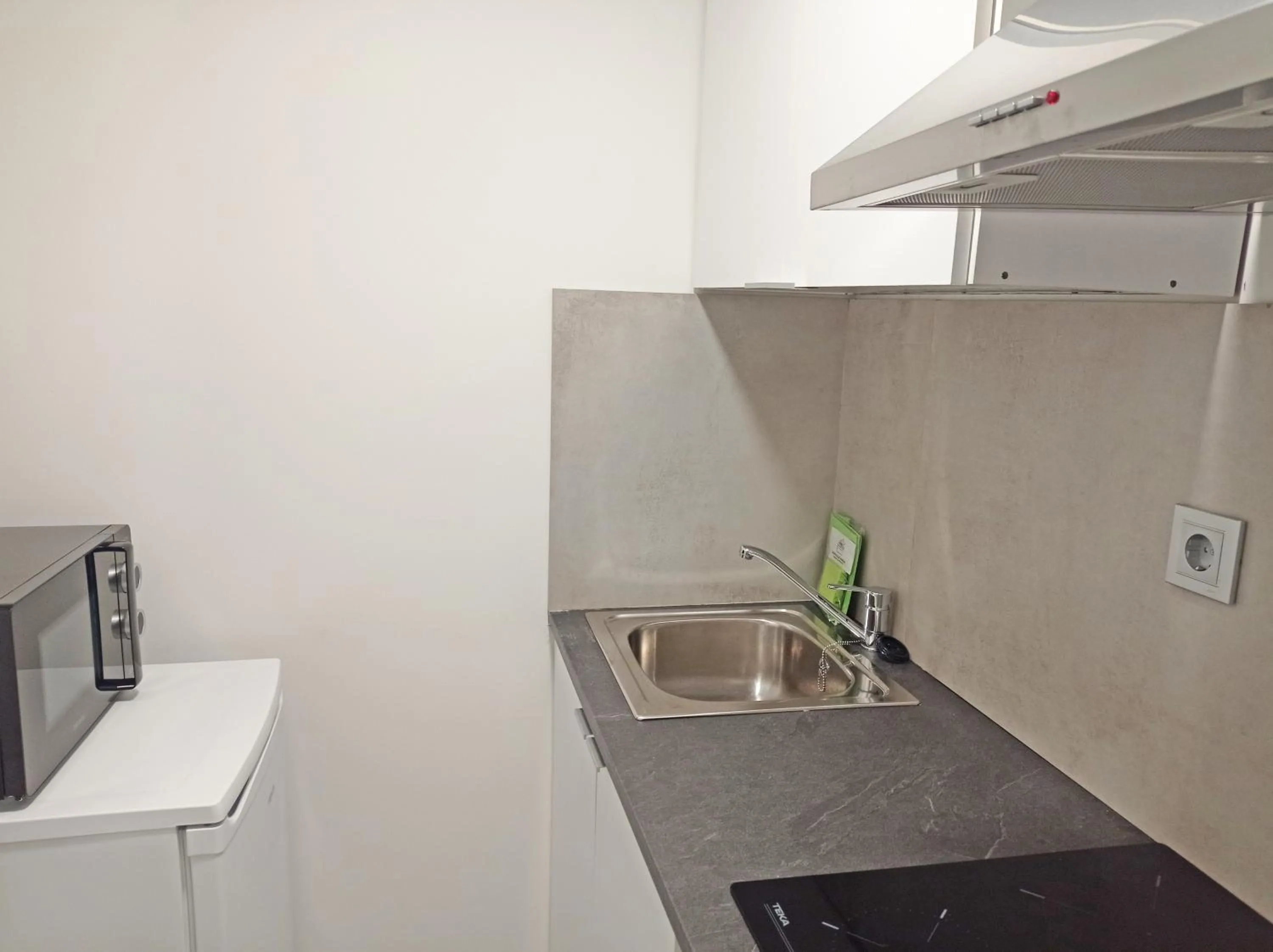 Kitchen or kitchenette in Apartamentos Santander Maliaño Suites 3000
