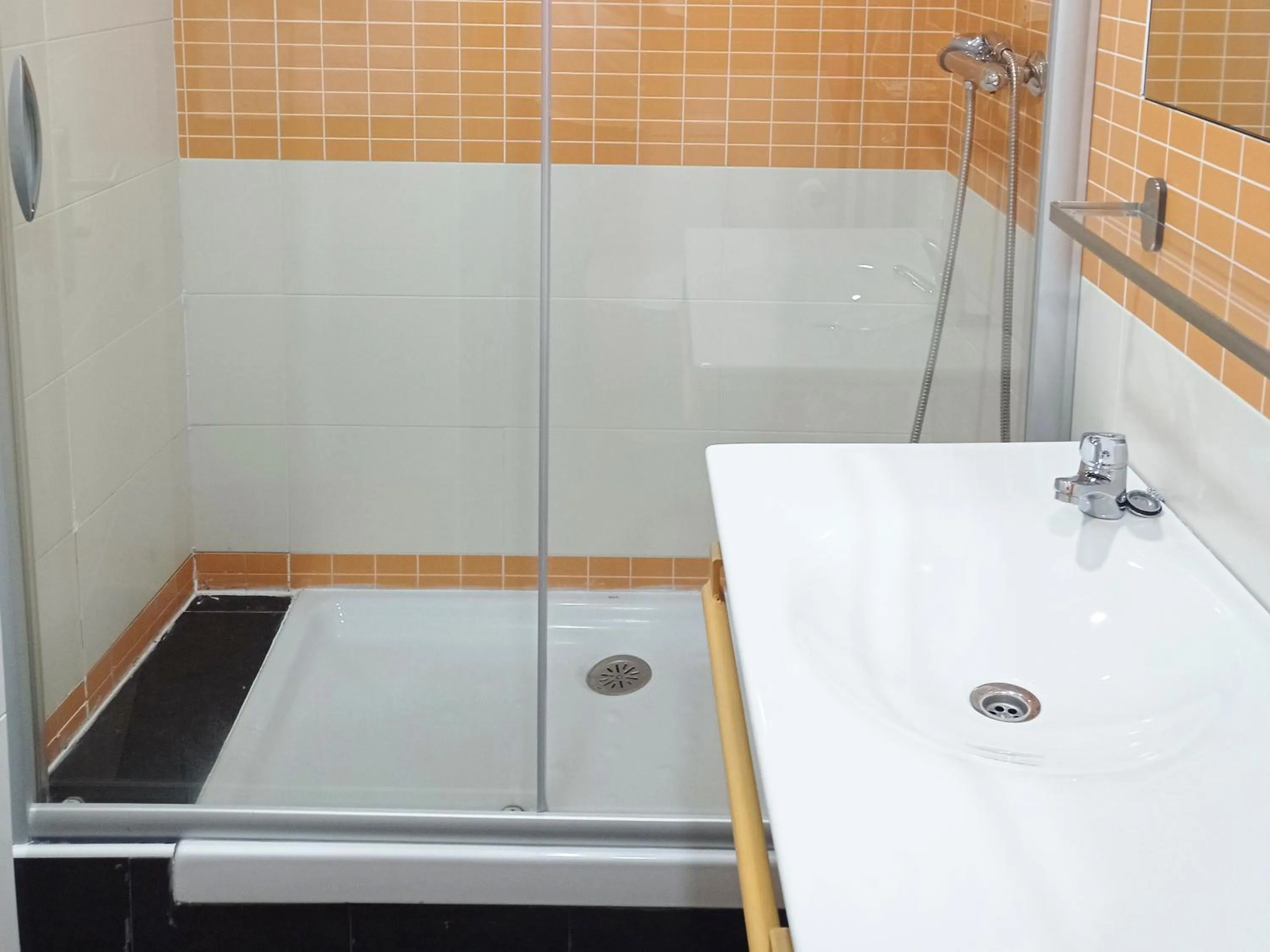 Bathroom in Apartamentos Santander Maliaño Suites 3000