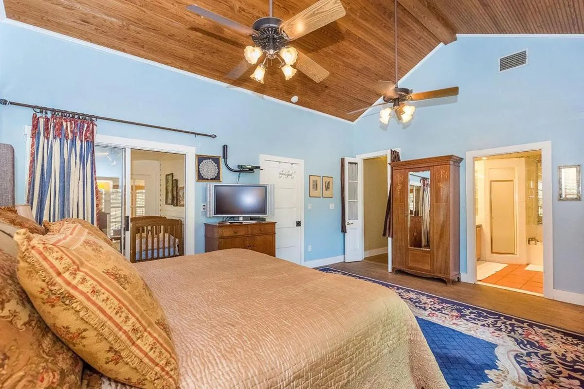 Bed in Fischer Farmhouse