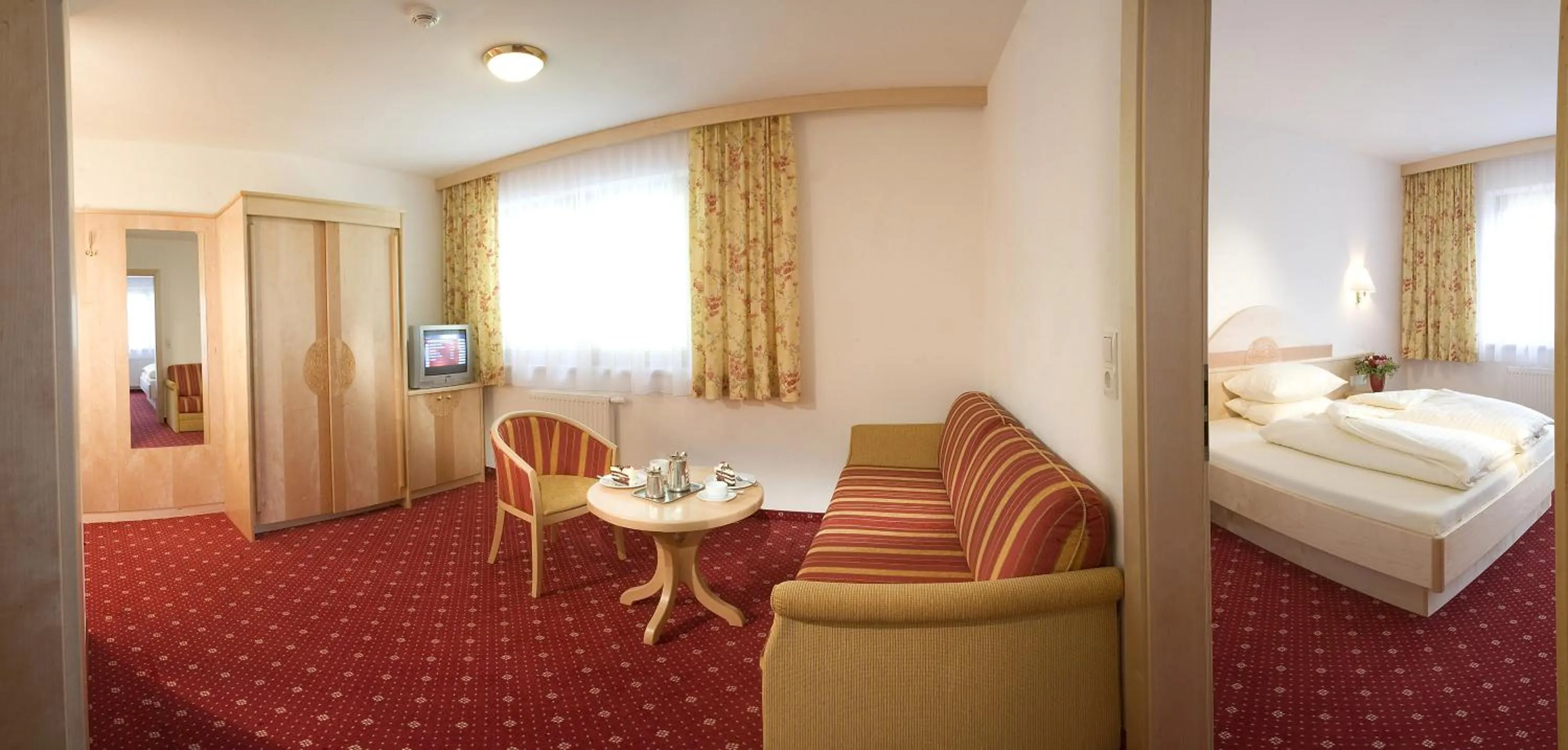 Photo of the whole room, Bed in Superior Hotel Persal