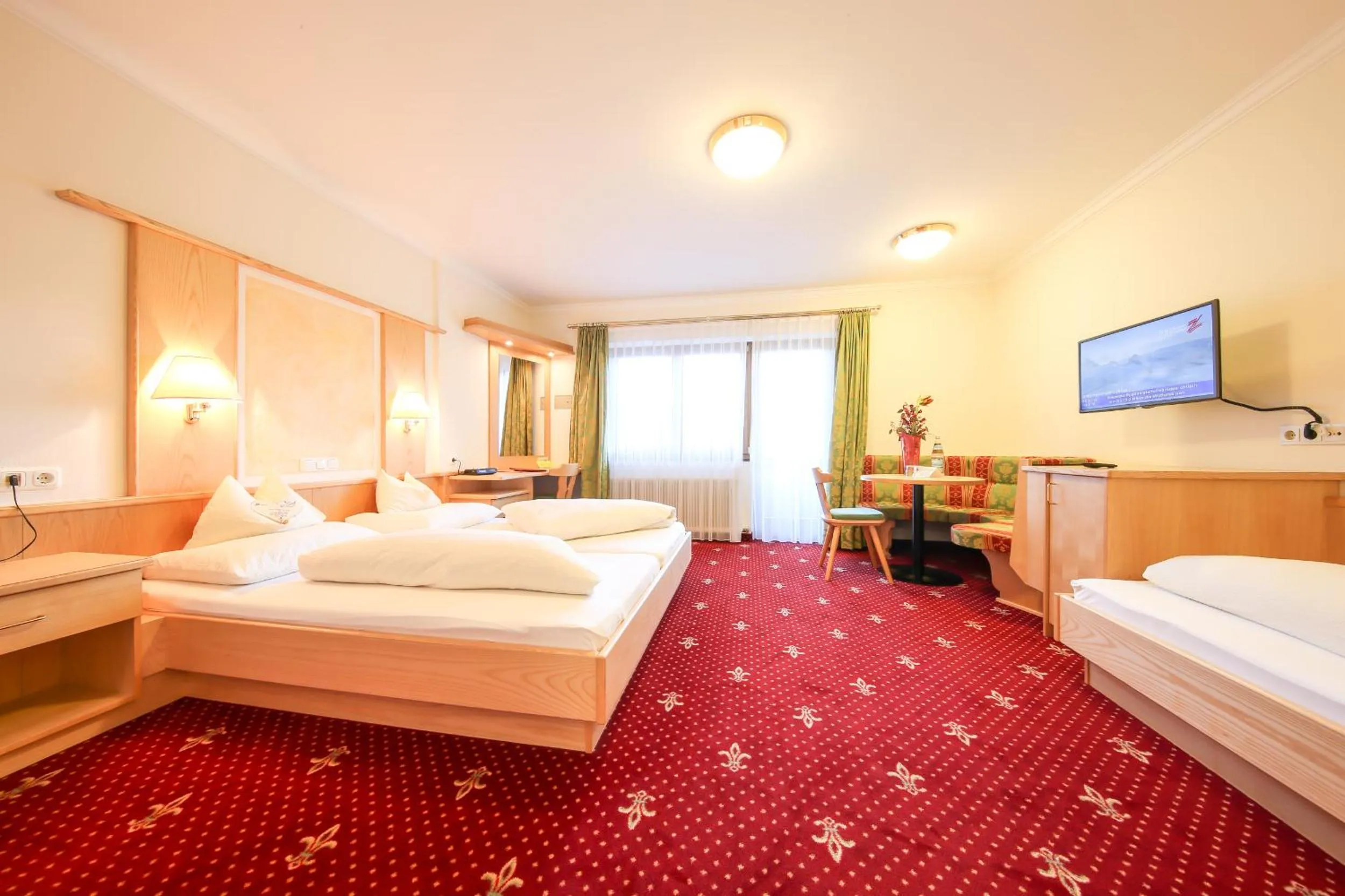 Photo of the whole room, Bed in Superior Hotel Persal