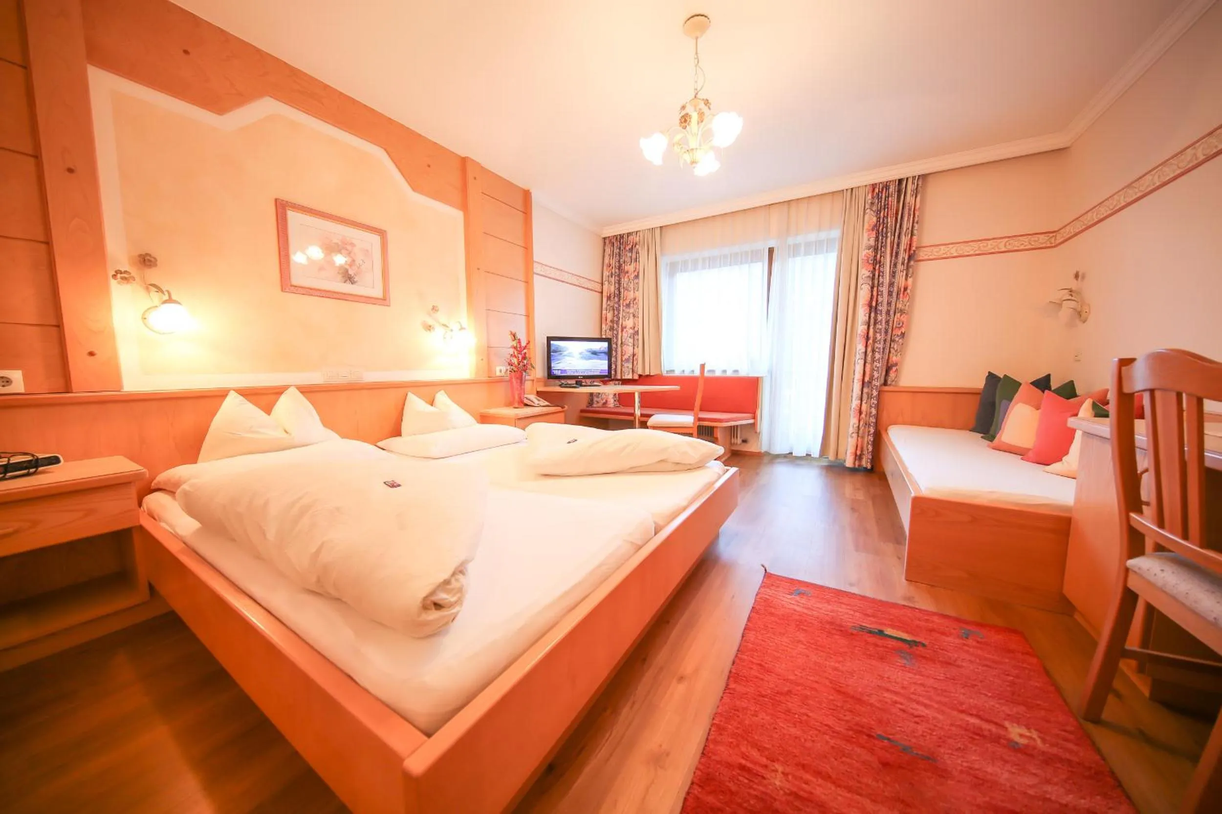 Photo of the whole room, Bed in Superior Hotel Persal