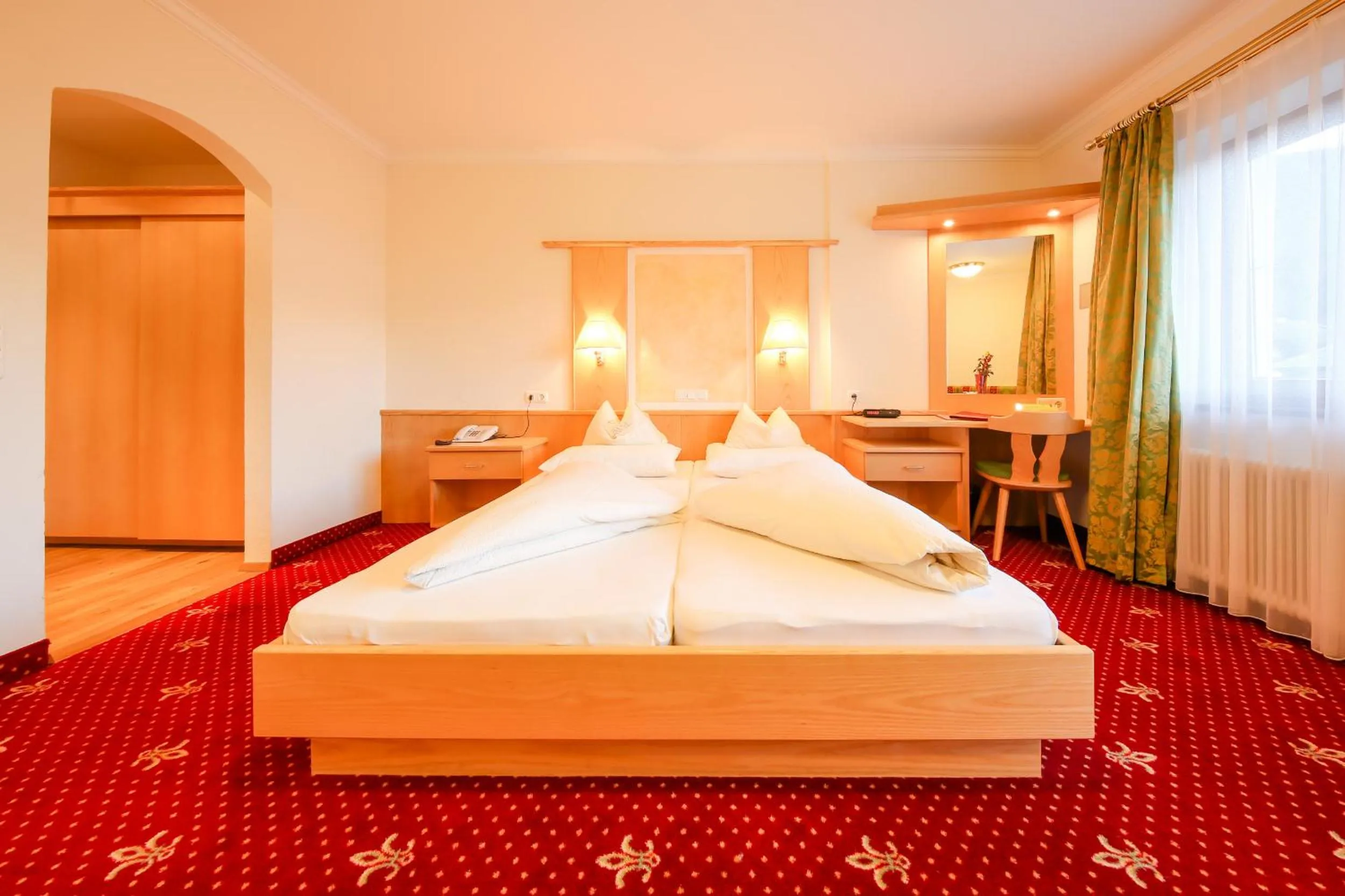 Bed in Superior Hotel Persal