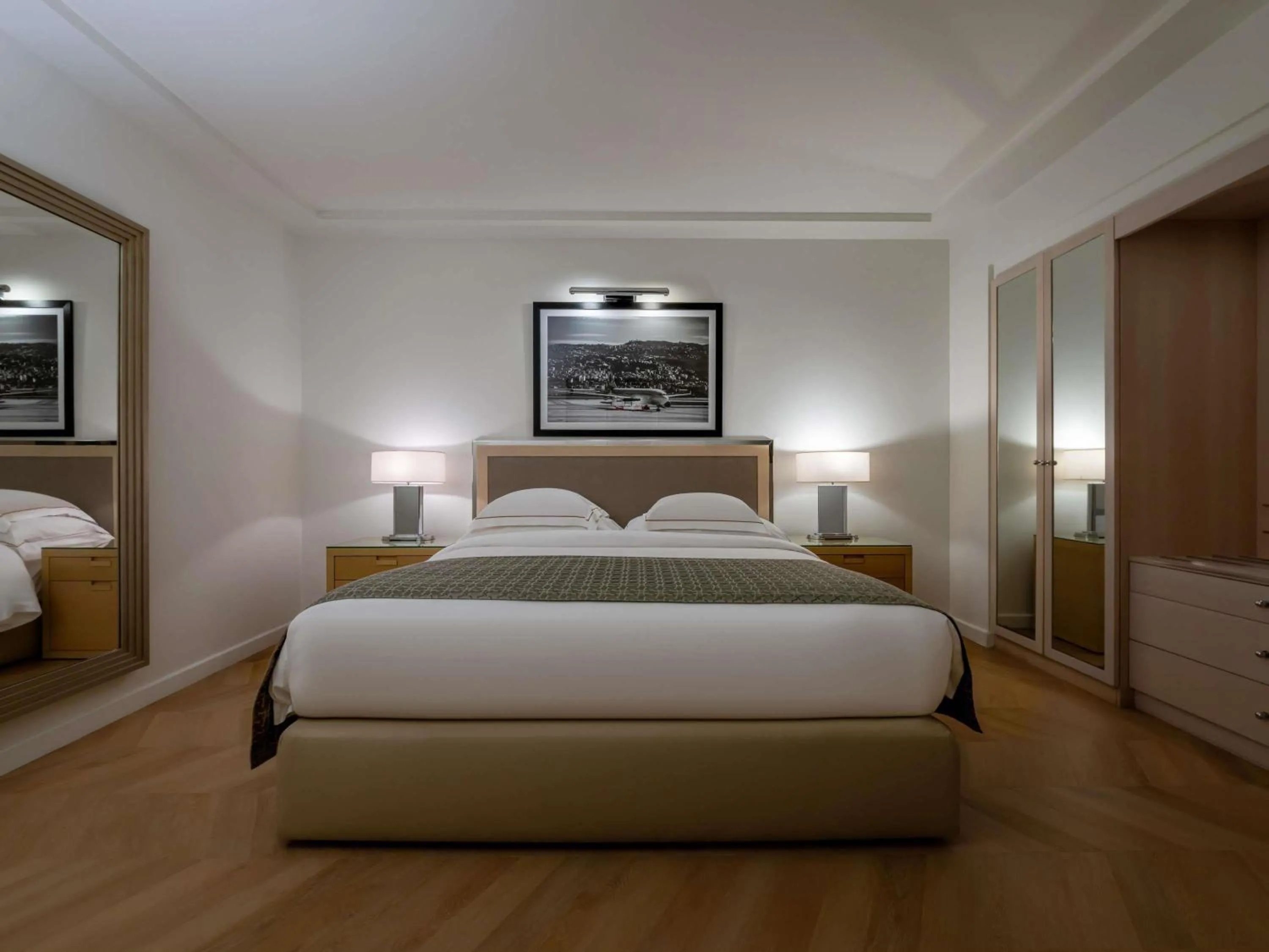 Bedroom, Bed in Mövenpick Hotel Beirut