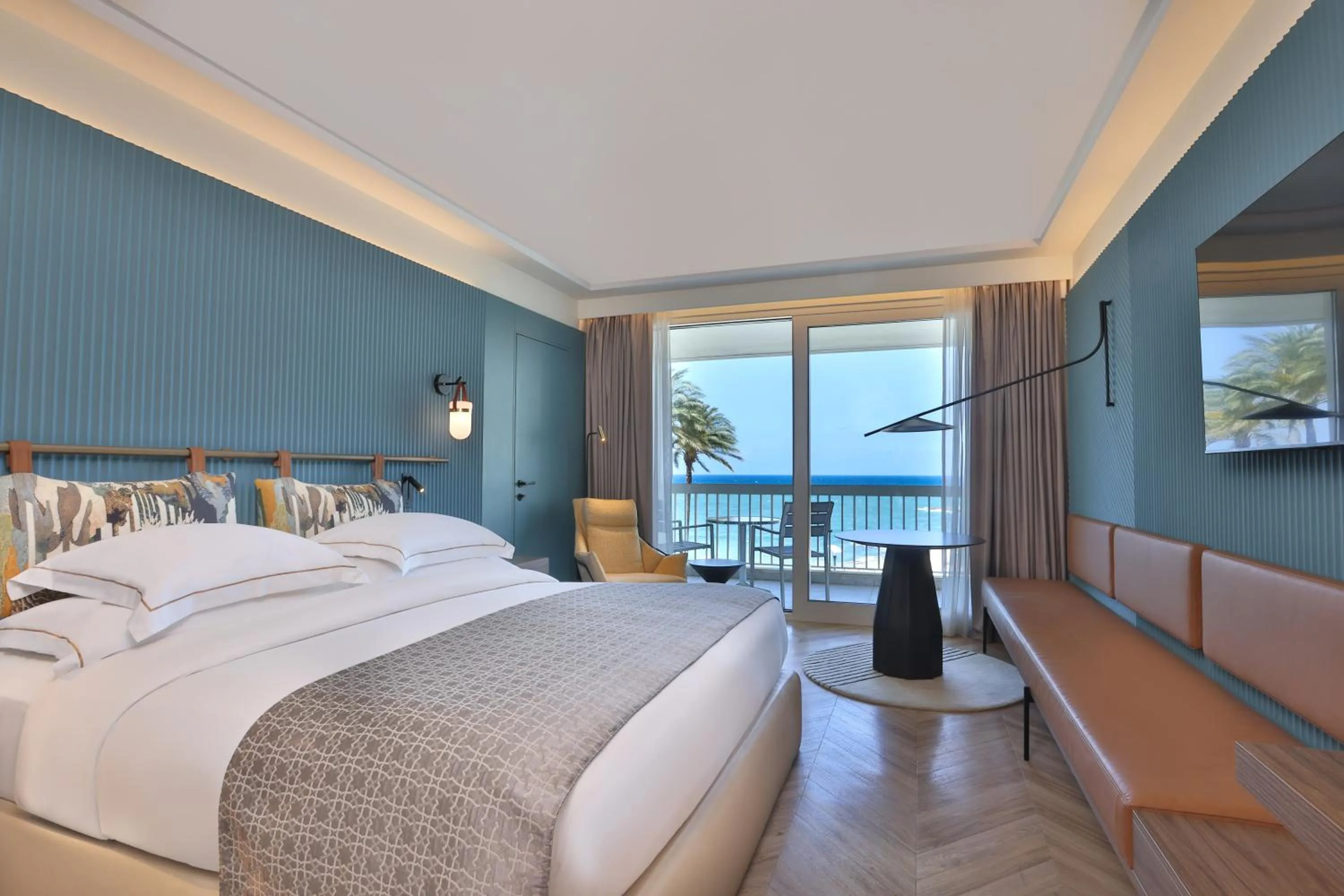 Bedroom, Bed in Mövenpick Hotel Beirut